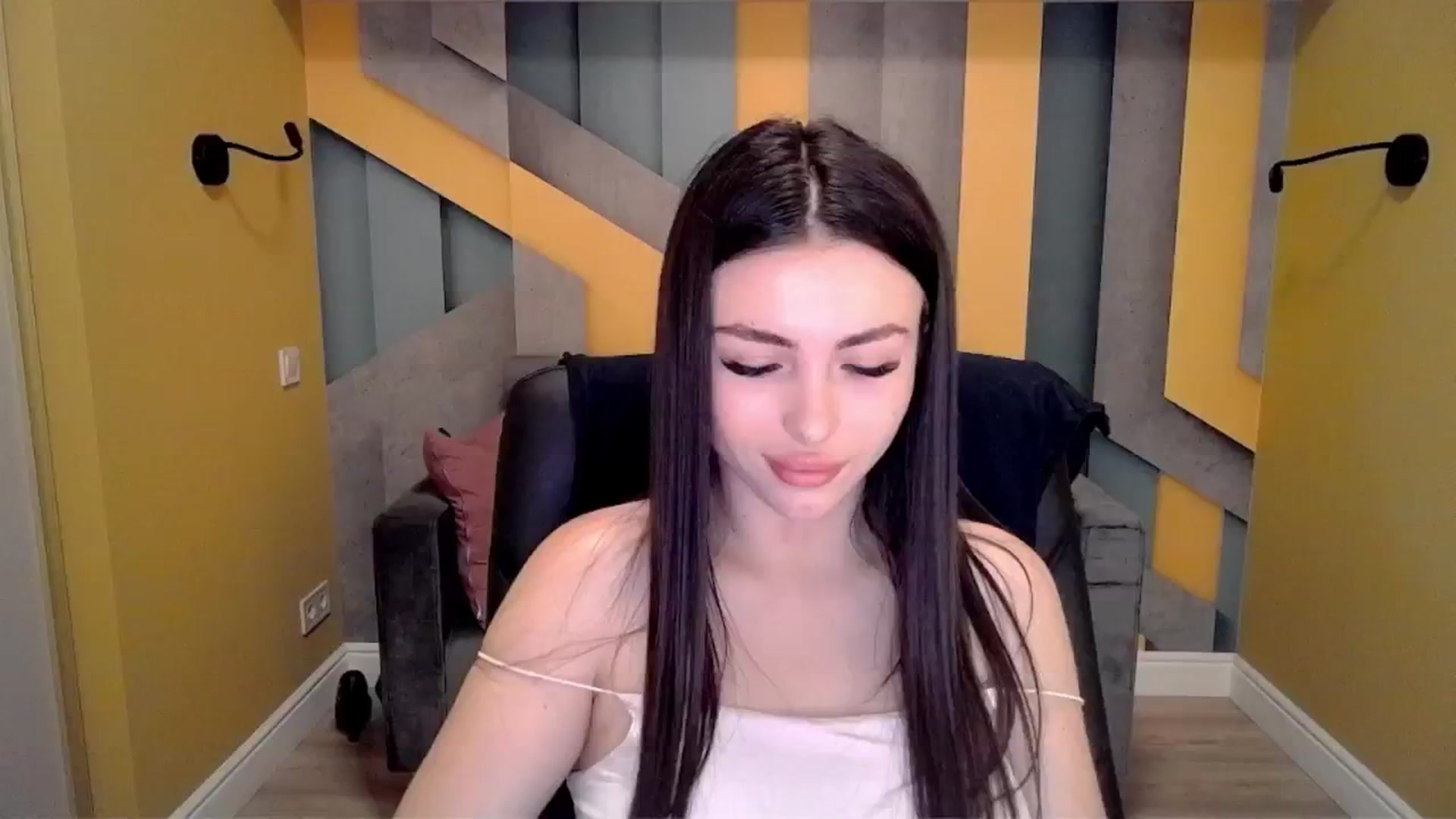 Gallery image thumbnail from Kamila_Rouds's myfreecams stream on, 06/29/2024, 07:20 image 14 of 20