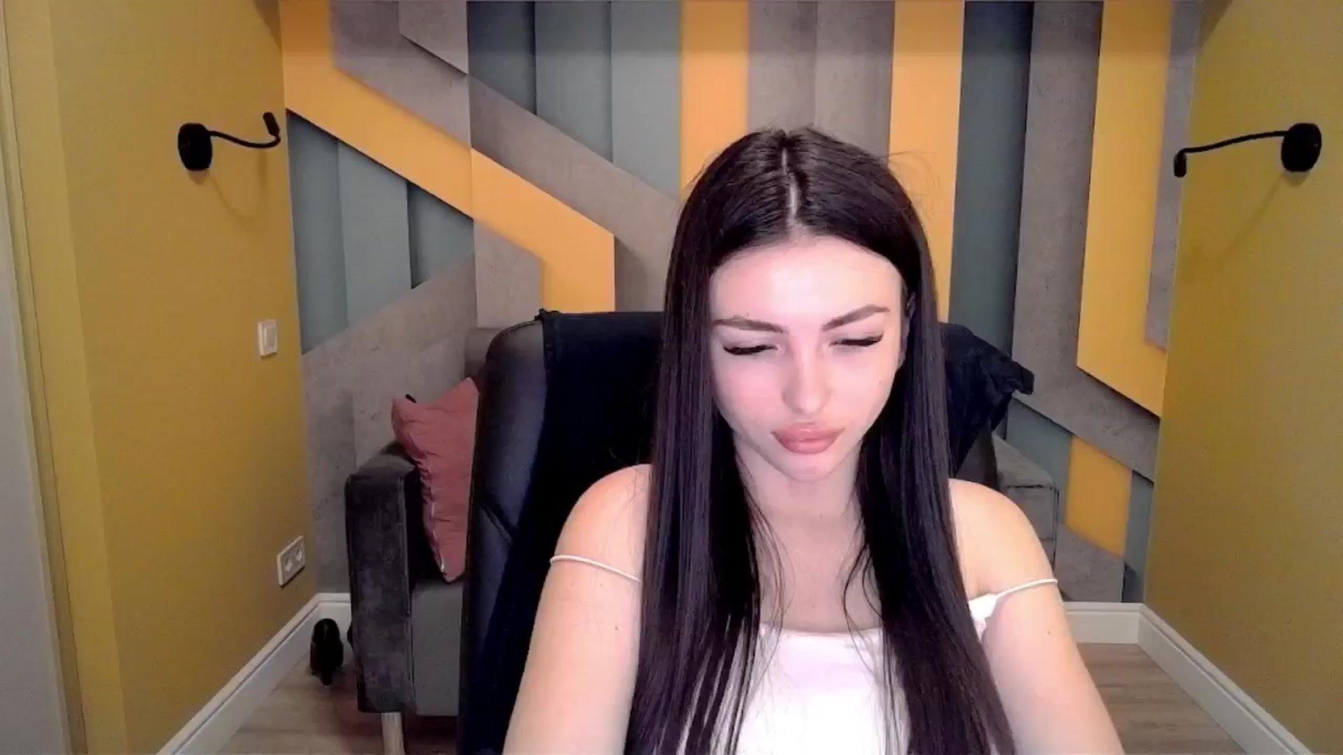 Gallery image thumbnail from Kamila_Rouds's myfreecams stream on, 06/29/2024, 07:20 image 20 of 20