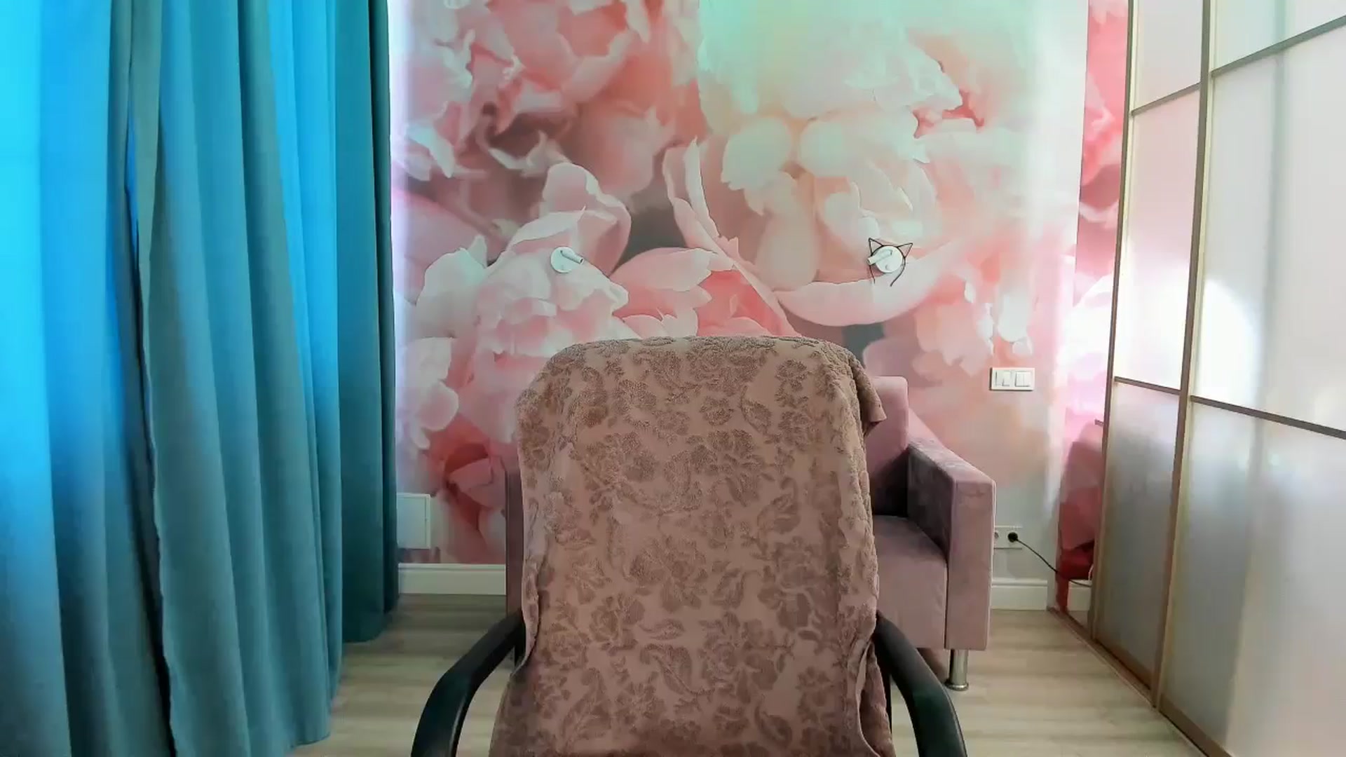 Gallery image thumbnail from Kamila_Rouds's myfreecams stream on, 07/13/2024, 06:53 image 6 of 20