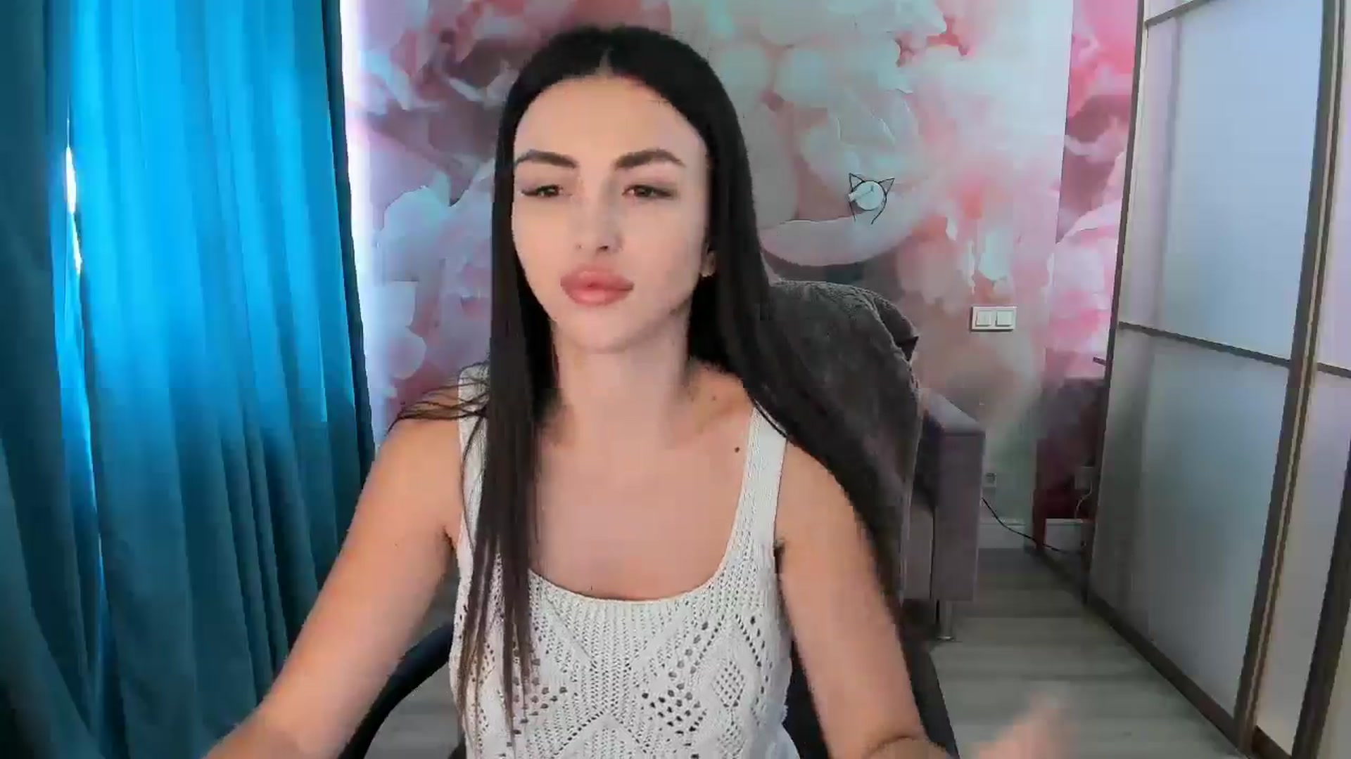 Gallery image thumbnail from Kamila_Rouds's myfreecams stream on, 07/15/2024, 07:36 image 16 of 20