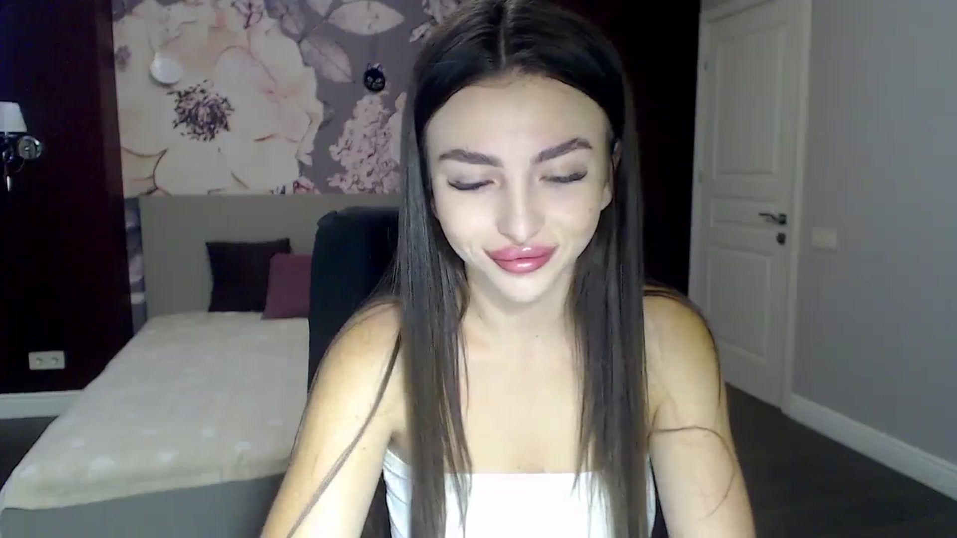 Gallery image thumbnail from Kamila_Rouds's myfreecams stream on, 07/27/2024, 06:29 image 8 of 20