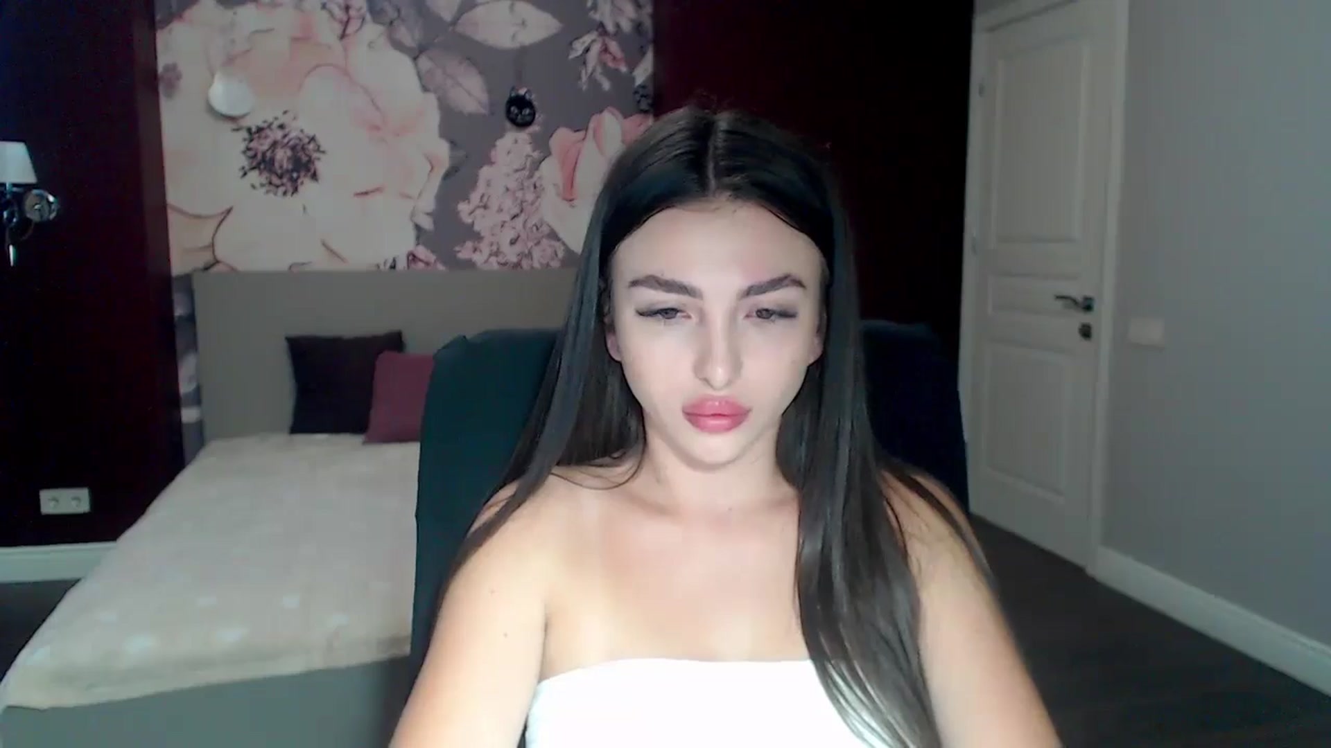 Gallery image thumbnail from Kamila_Rouds's myfreecams stream on, 07/27/2024, 06:29 image 14 of 20