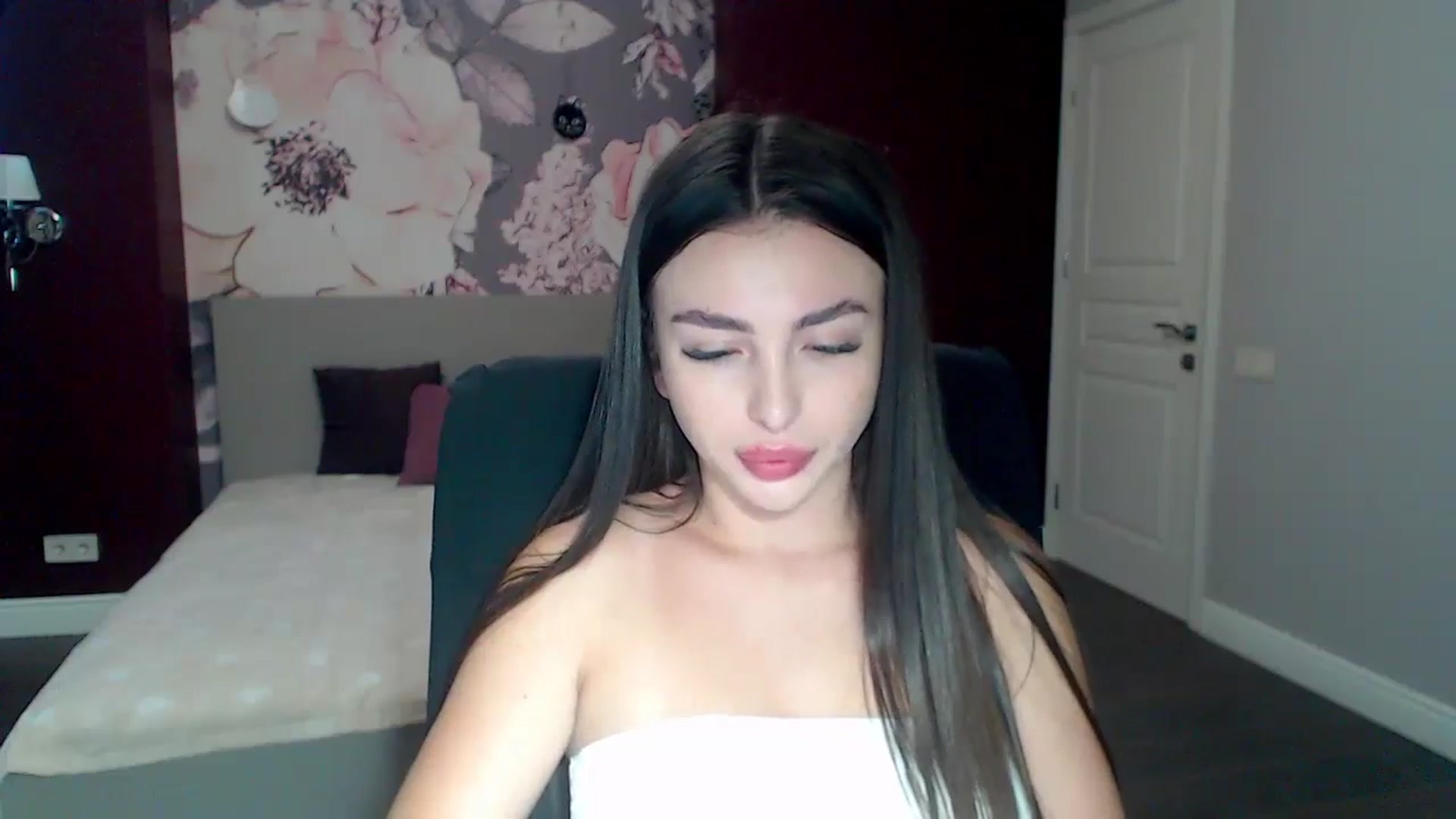 Gallery image thumbnail from Kamila_Rouds's myfreecams stream on, 07/27/2024, 06:29 image 13 of 20