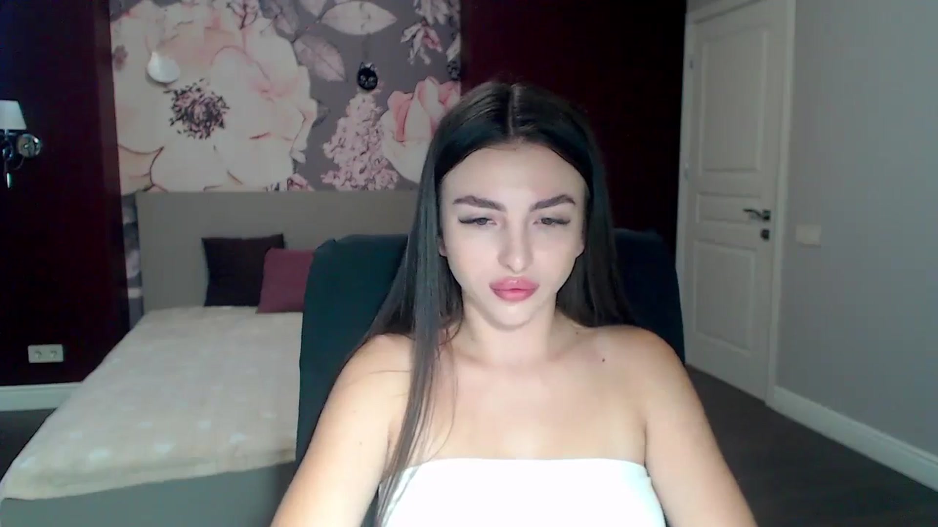 Gallery image thumbnail from Kamila_Rouds's myfreecams stream on, 07/27/2024, 06:29 image 16 of 20