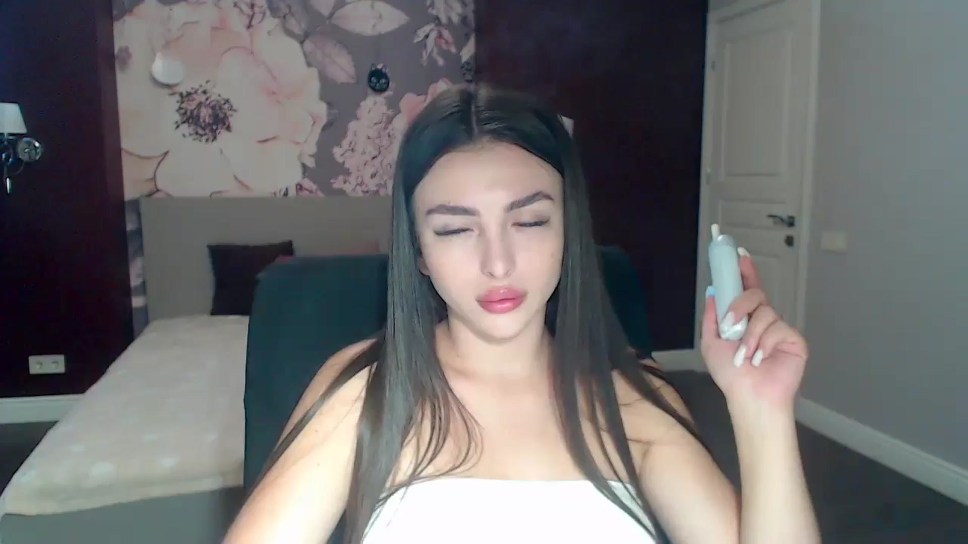 Gallery image thumbnail from Kamila_Rouds's myfreecams stream on, 07/27/2024, 07:12 image 4 of 20