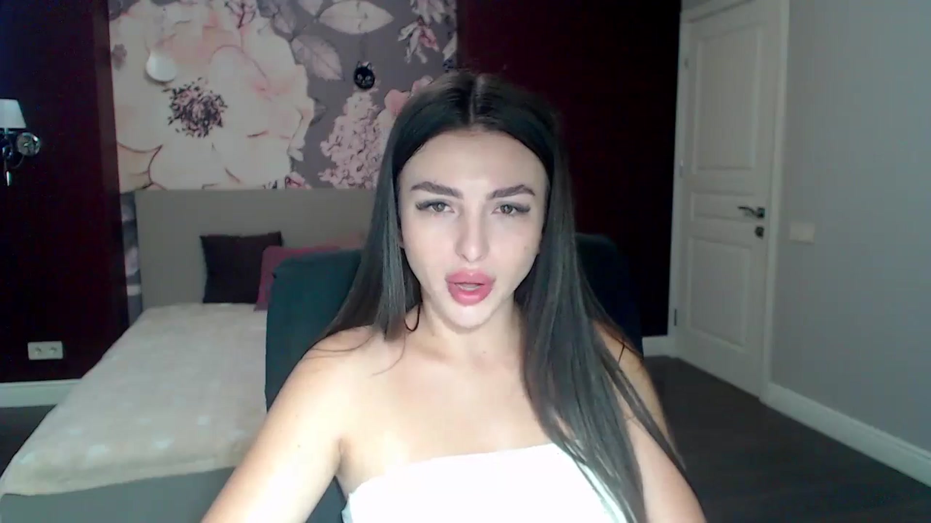 Gallery image thumbnail from Kamila_Rouds's myfreecams stream on, 07/27/2024, 07:12 image 16 of 20