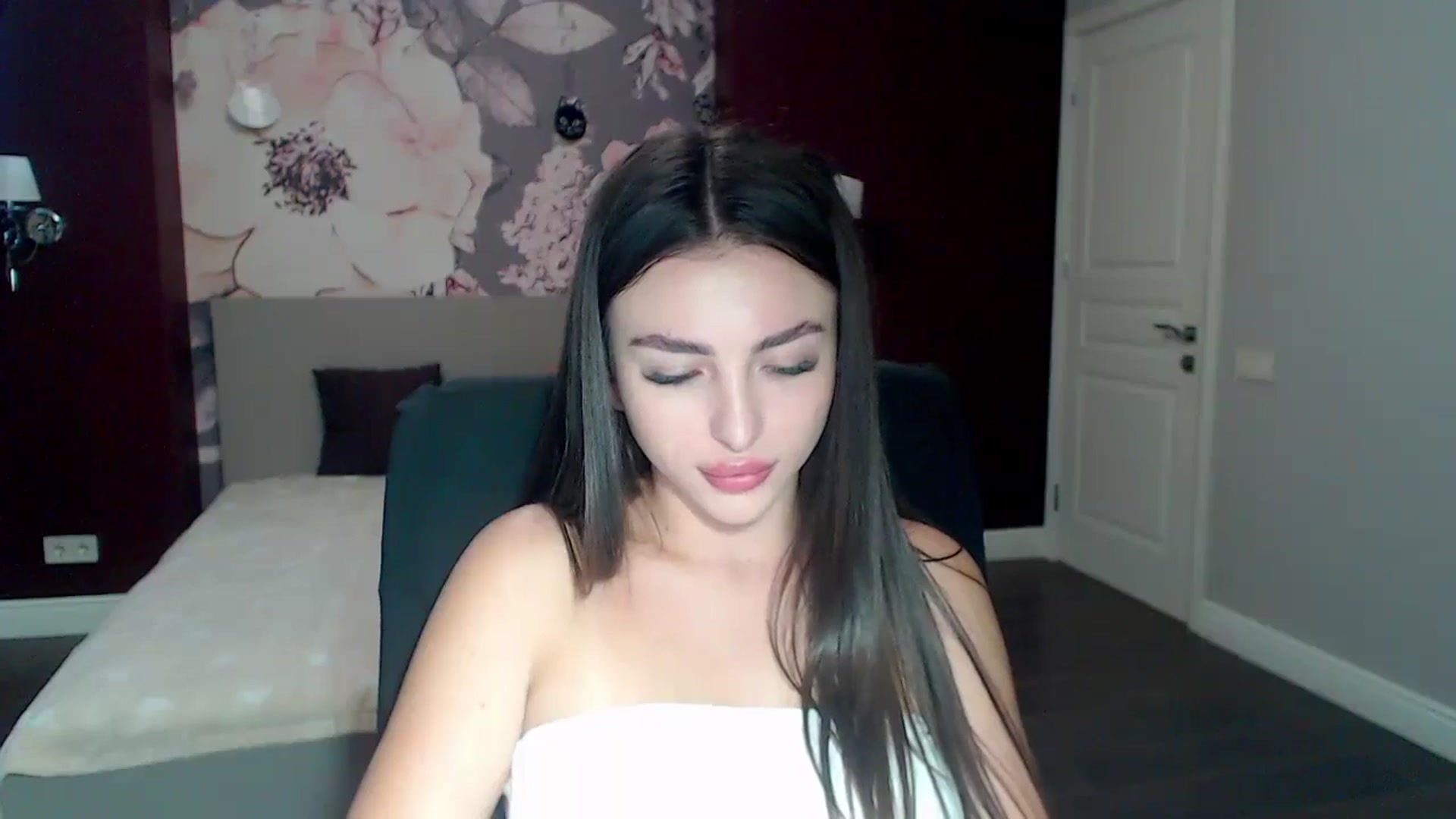 Gallery image thumbnail from Kamila_Rouds's myfreecams stream on, 07/27/2024, 07:12 image 7 of 20