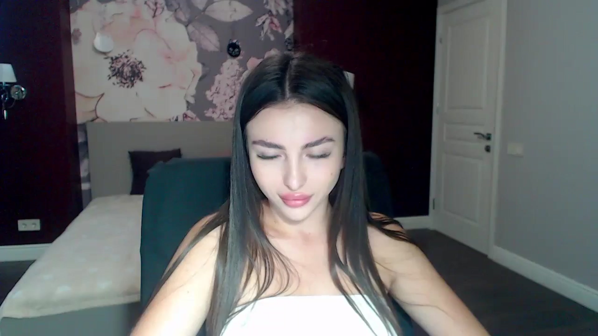Gallery image thumbnail from Kamila_Rouds's myfreecams stream on, 07/27/2024, 07:12 image 5 of 20