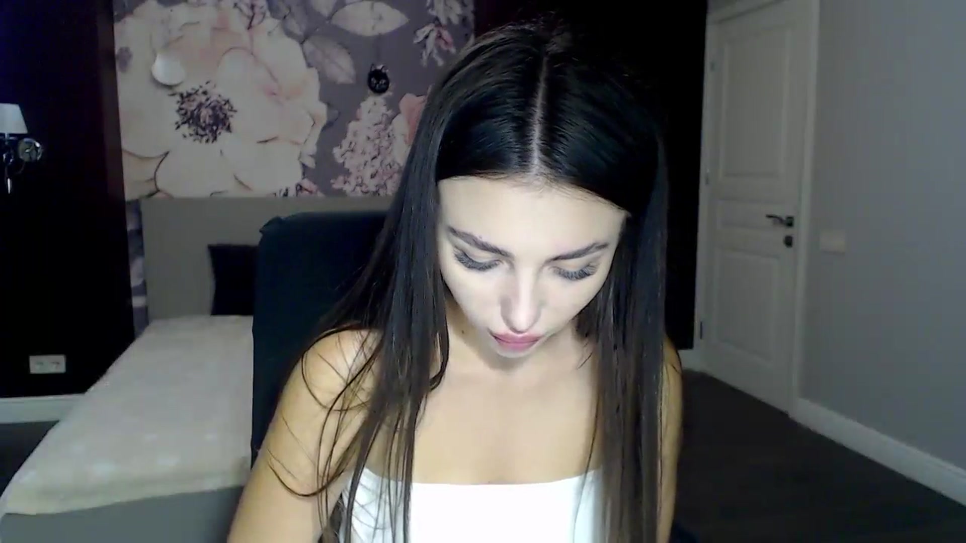 Gallery image thumbnail from Kamila_Rouds's myfreecams stream on, 07/27/2024, 07:57 image 5 of 20
