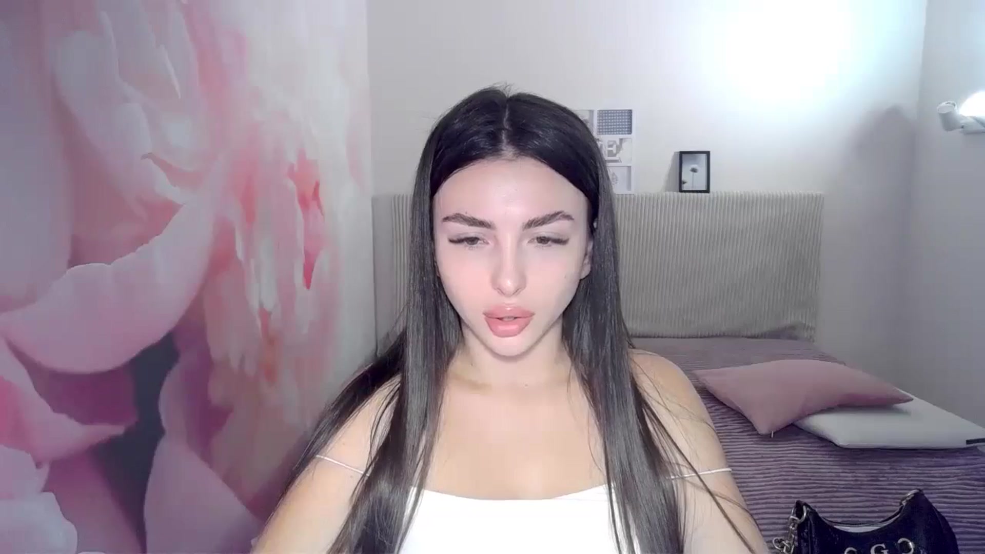 Gallery image thumbnail from Kamila_Rouds's myfreecams stream on, 07/29/2024, 07:36 image 10 of 20