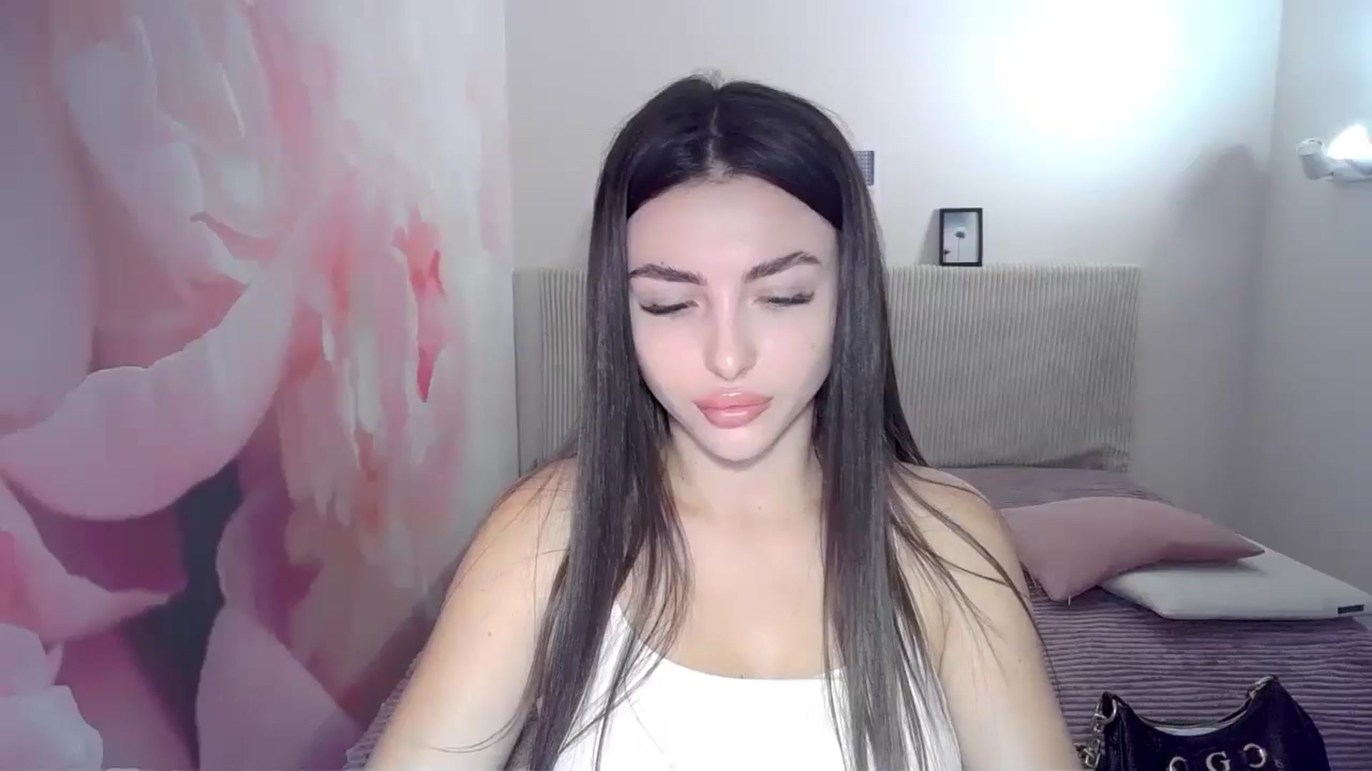 Gallery image thumbnail from Kamila_Rouds's myfreecams stream on, 07/29/2024, 07:36 image 4 of 20