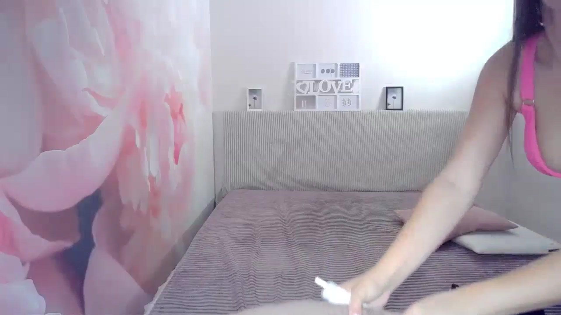 Gallery image thumbnail from Kamila_Rouds's myfreecams stream on, 07/29/2024, 07:36 image 18 of 20