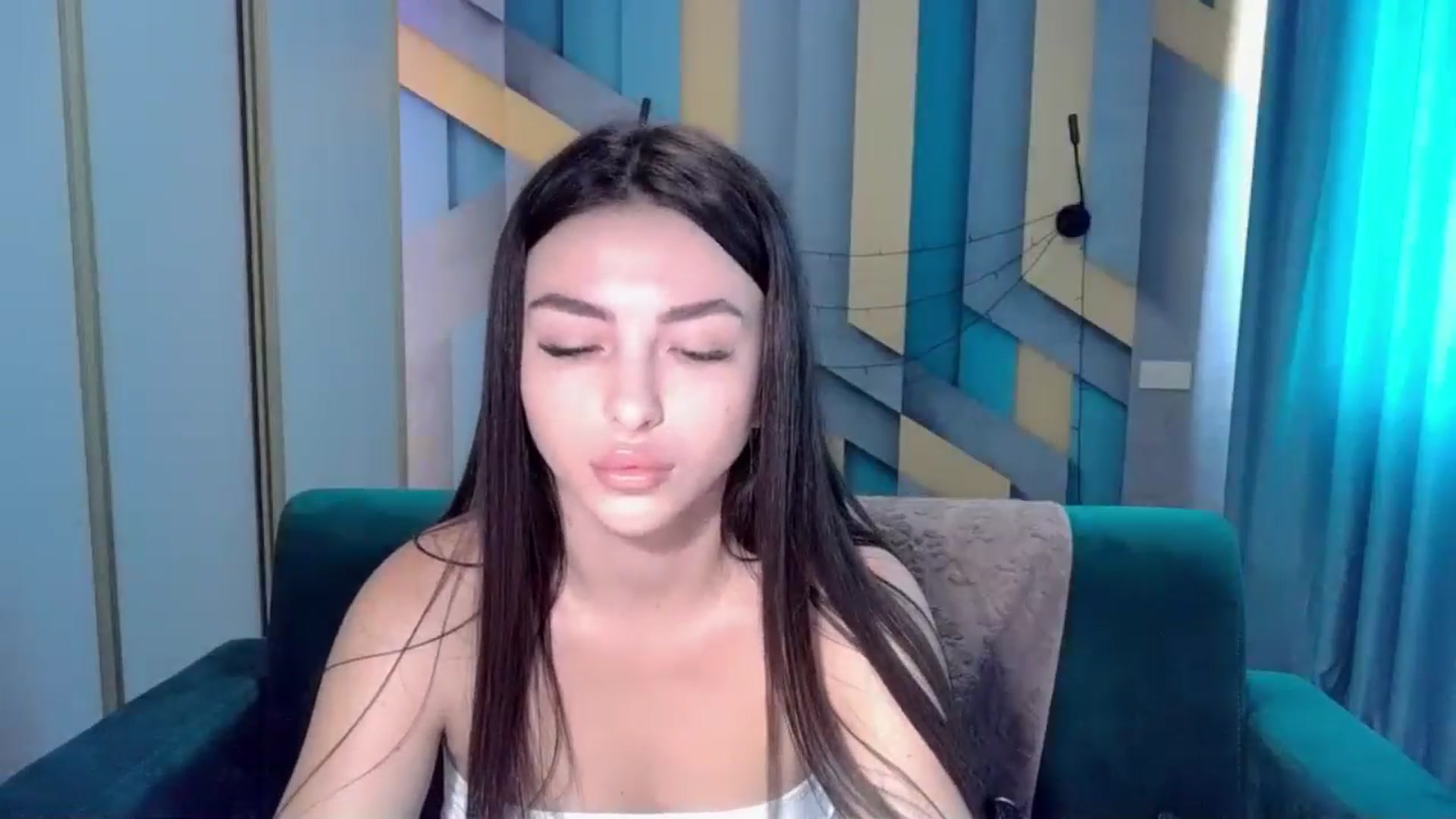 Gallery image thumbnail from Kamila_Rouds's myfreecams stream on, 08/03/2024, 06:44 image 2 of 20