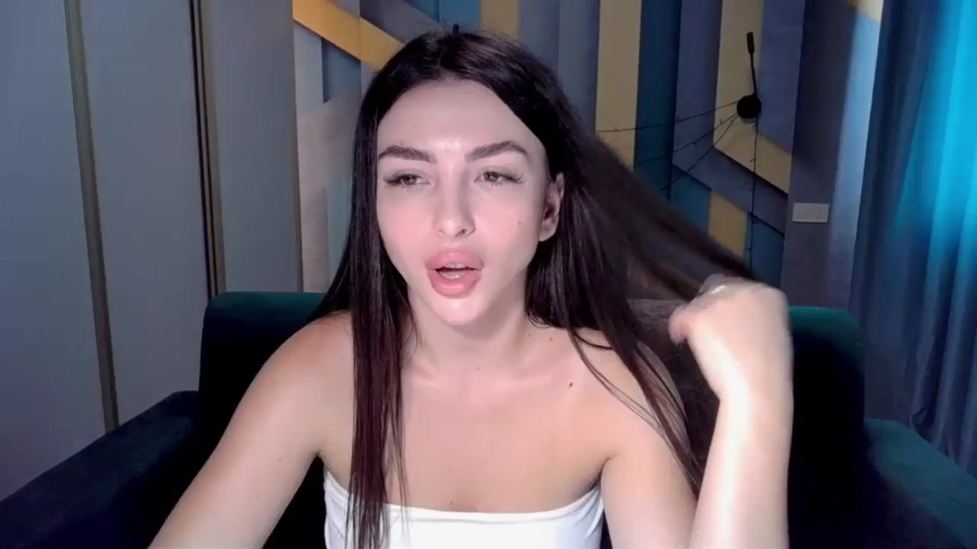 Gallery image thumbnail from Kamila_Rouds's myfreecams stream on, 08/03/2024, 07:18 image 9 of 20