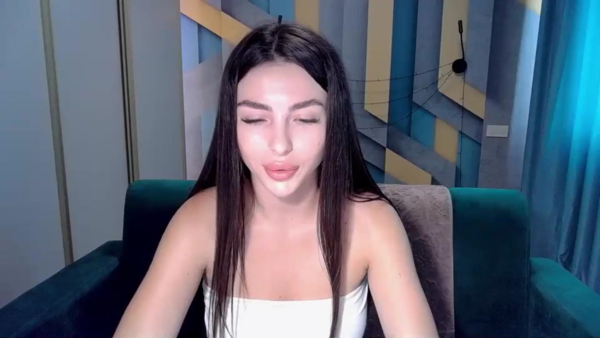 Gallery image thumbnail from Kamila_Rouds's myfreecams stream on, 08/03/2024, 07:18 image 10 of 20