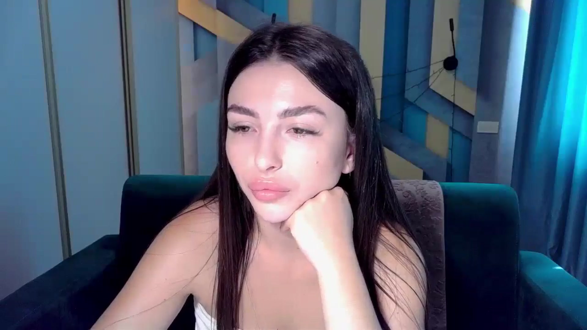 Gallery image thumbnail from Kamila_Rouds's myfreecams stream on, 08/03/2024, 08:08 image 14 of 20
