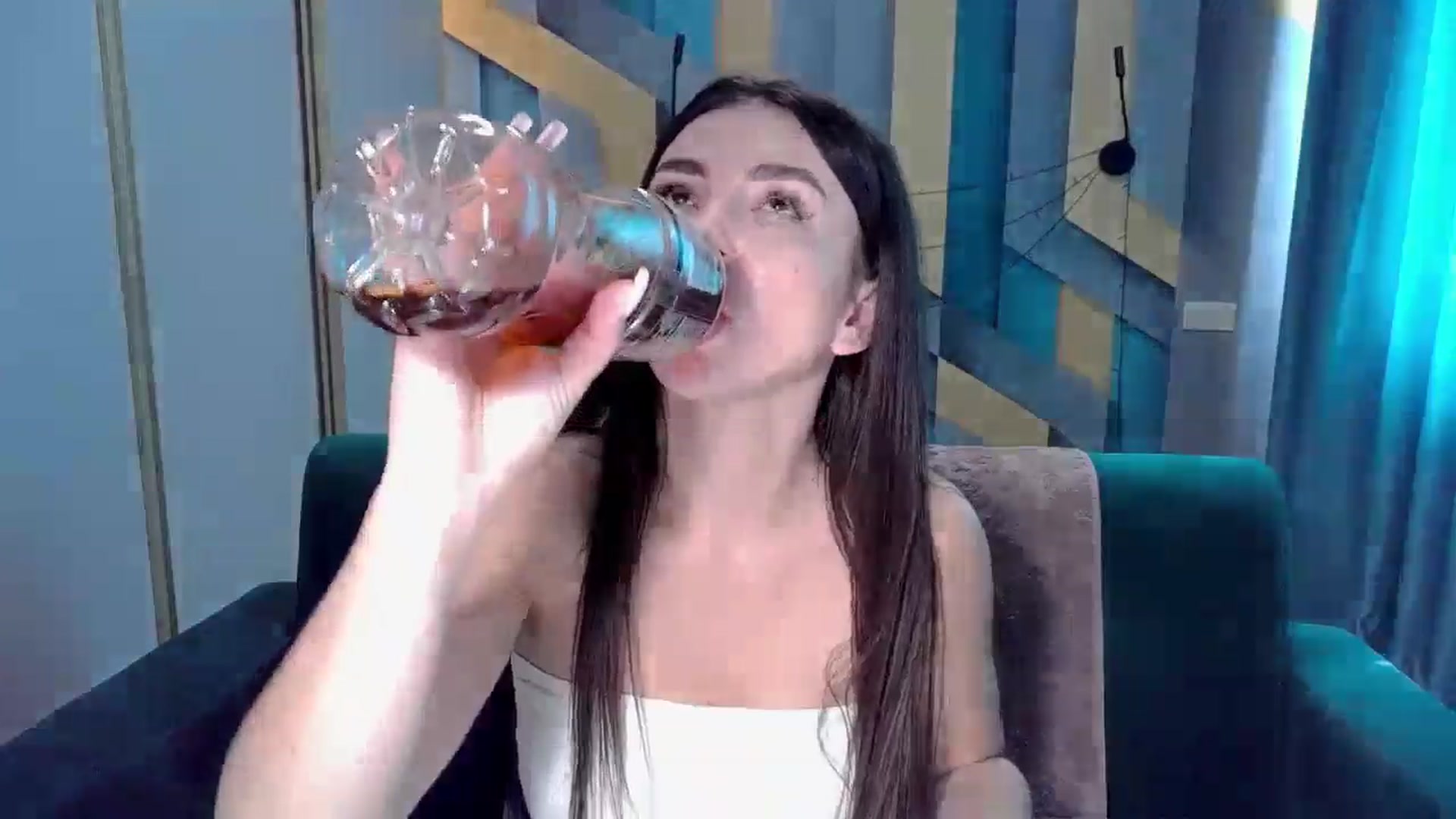 Gallery image thumbnail from Kamila_Rouds's myfreecams stream on, 08/03/2024, 08:08 image 15 of 20