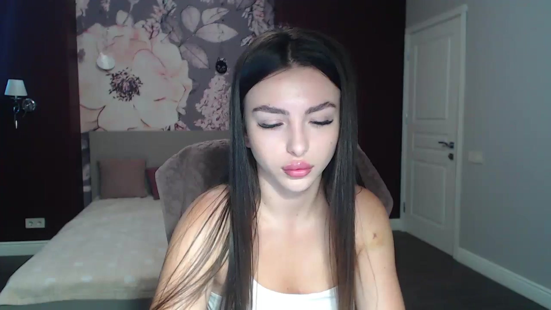 Gallery image thumbnail from Kamila_Rouds's myfreecams stream on, 08/09/2024, 06:53 image 14 of 20