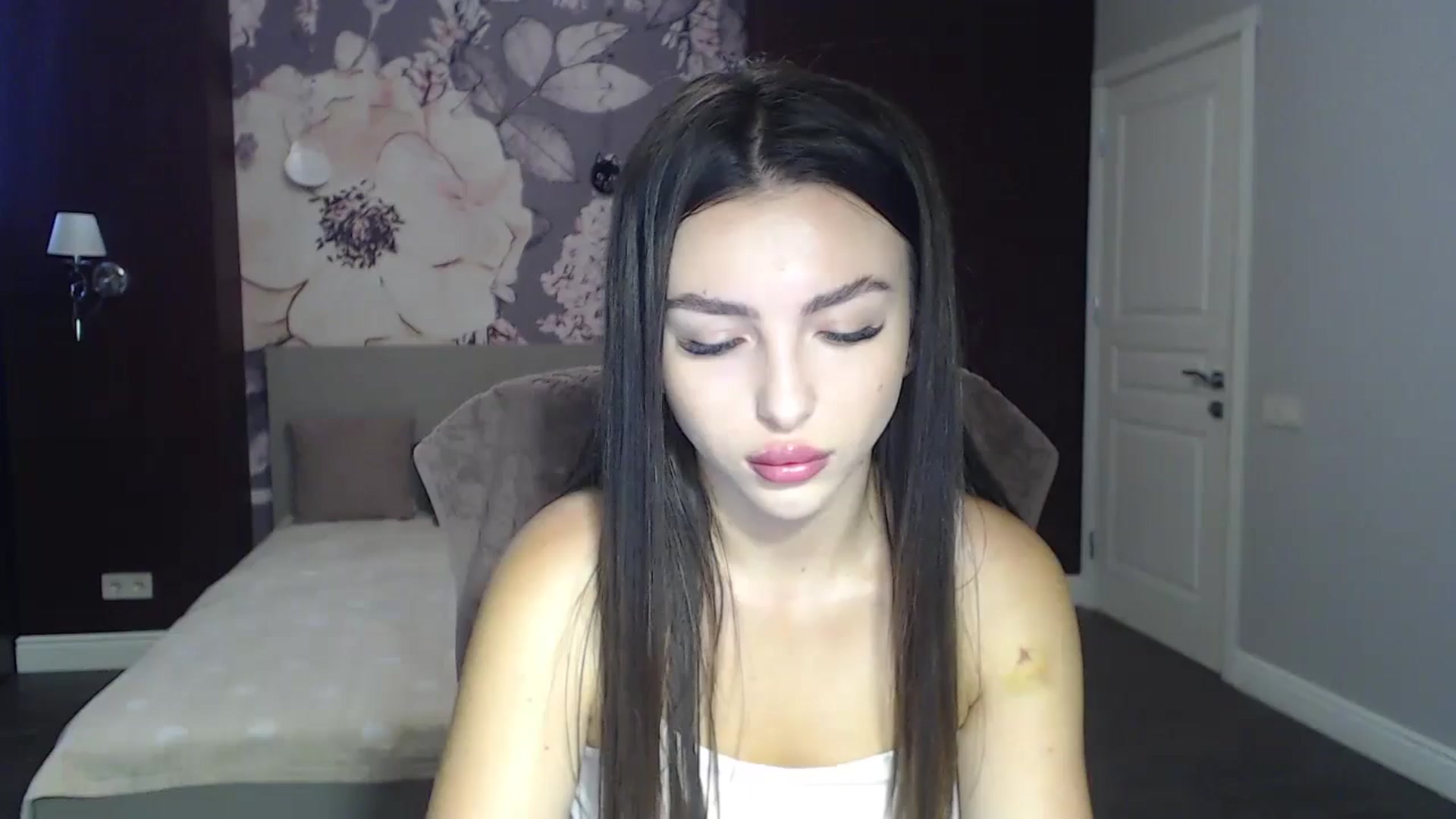 Gallery image thumbnail from Kamila_Rouds's myfreecams stream on, 08/09/2024, 06:53 image 1 of 20
