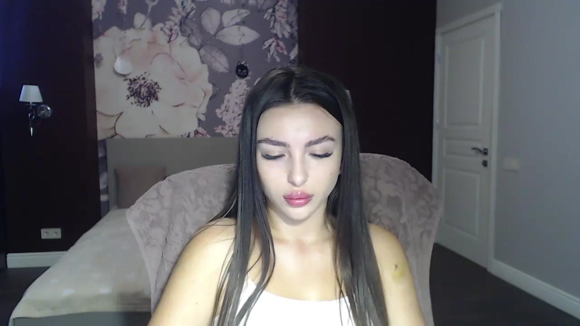 Gallery image thumbnail from Kamila_Rouds's myfreecams stream on, 08/09/2024, 06:53 image 3 of 20