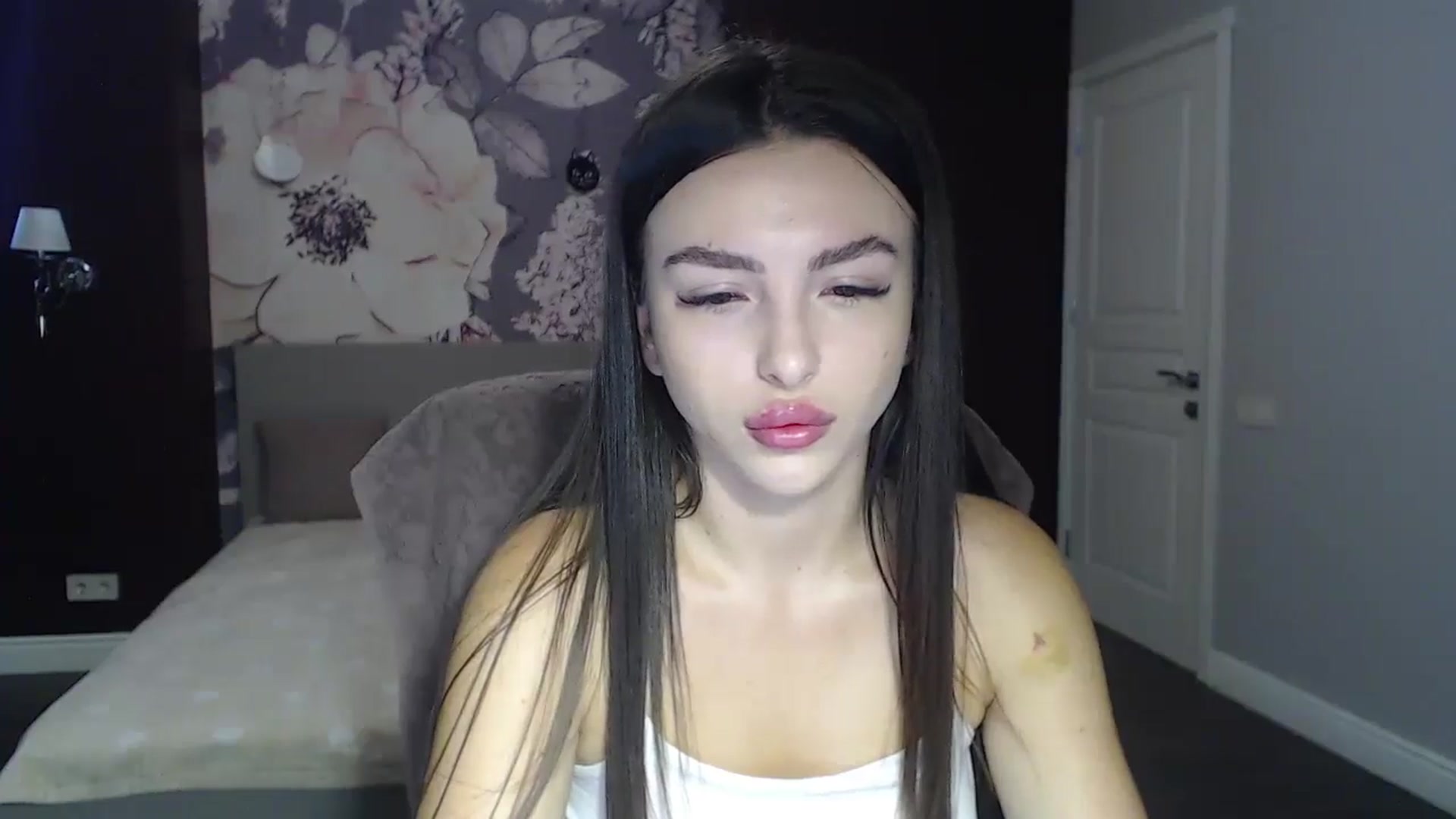 Gallery image thumbnail from Kamila_Rouds's myfreecams stream on, 08/09/2024, 06:53 image 7 of 20