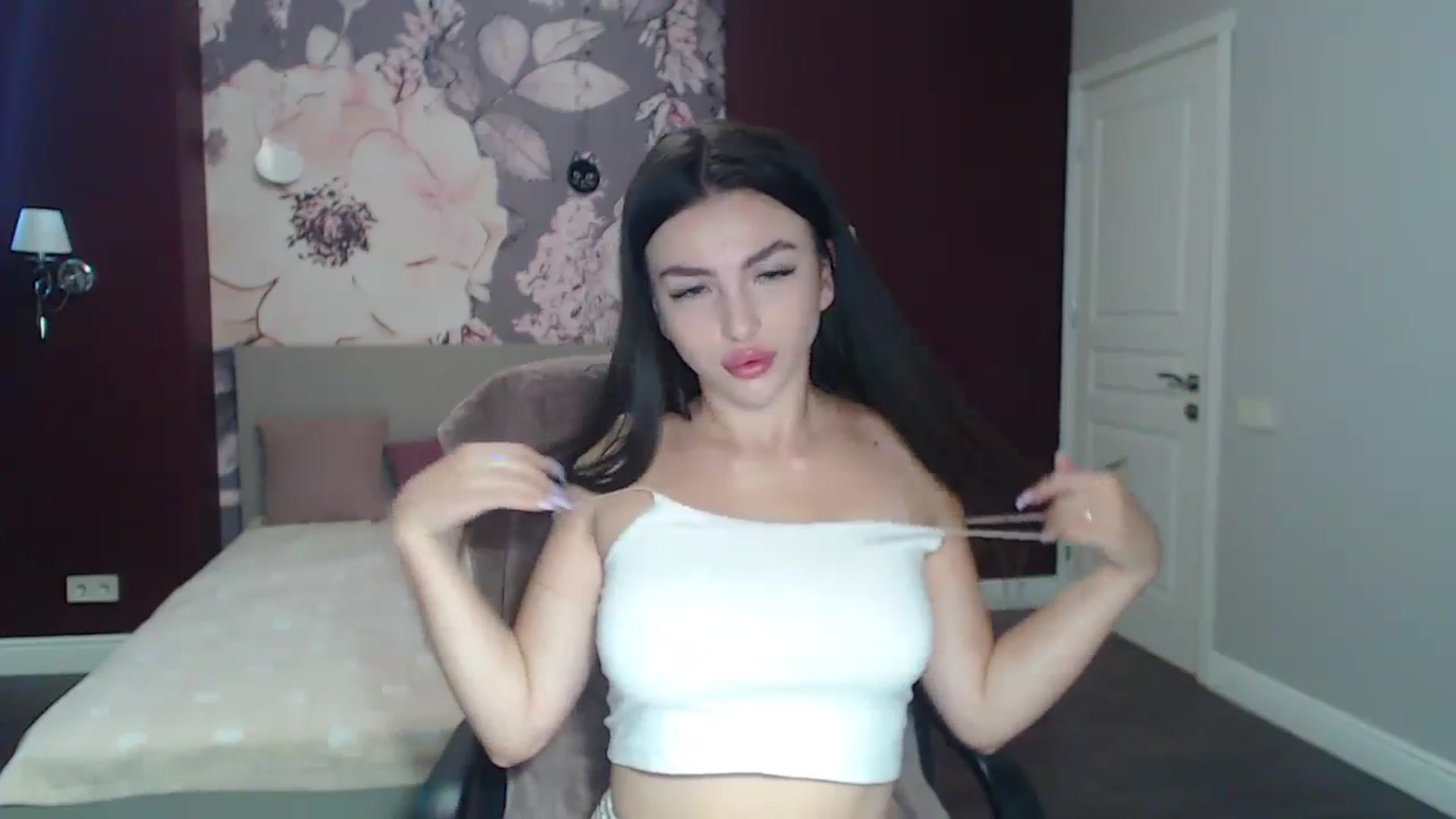 Gallery image thumbnail from Kamila_Rouds's myfreecams stream on, 08/09/2024, 06:53 image 9 of 20