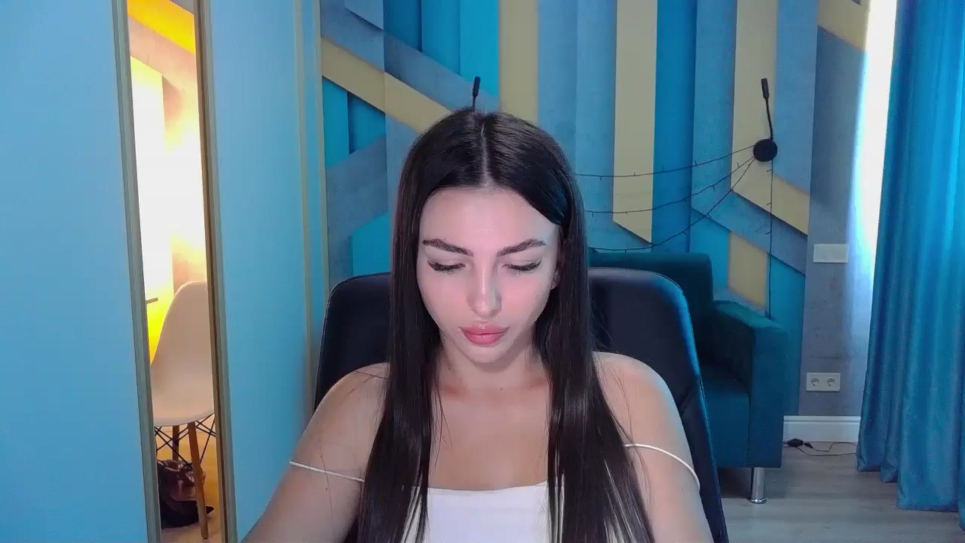 Gallery image thumbnail from Kamila_Rouds's myfreecams stream on, 08/17/2024, 07:25 image 8 of 20