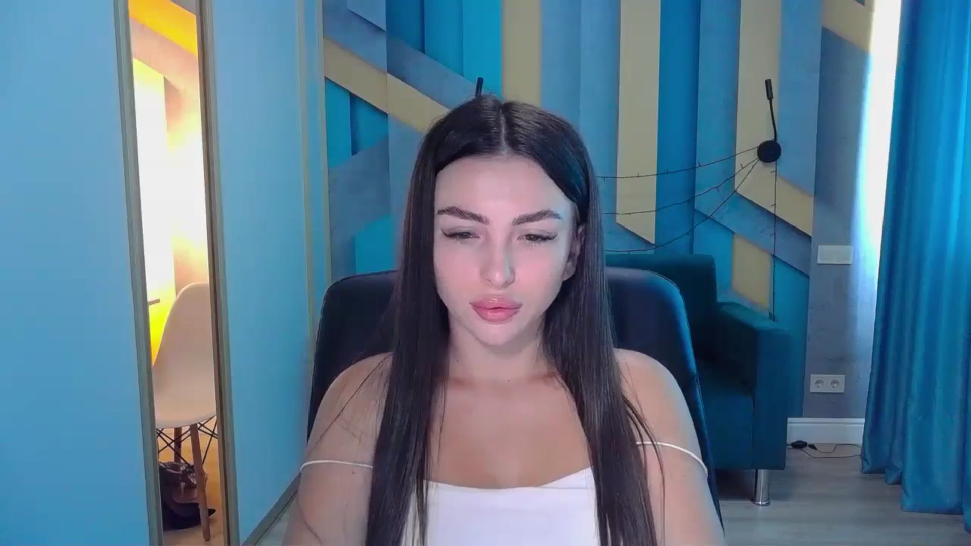 Gallery image thumbnail from Kamila_Rouds's myfreecams stream on, 08/17/2024, 07:25 image 5 of 20