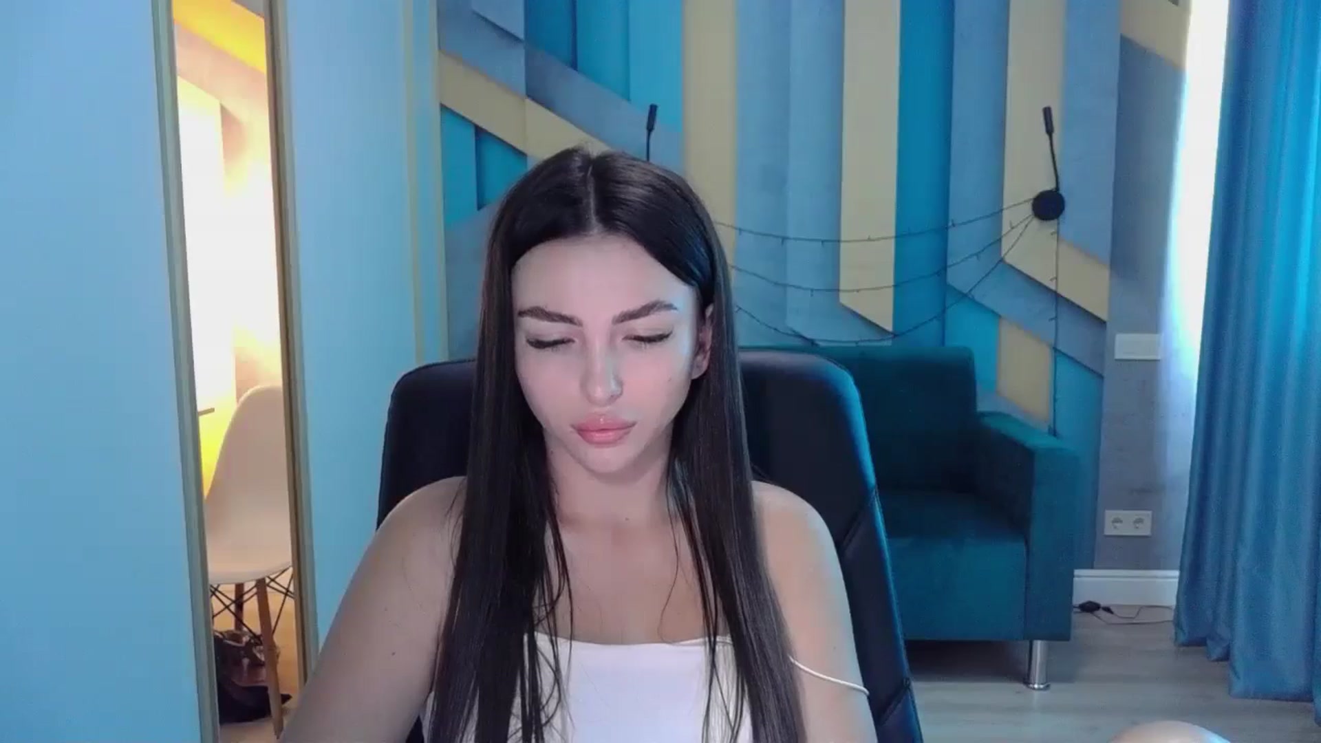 Gallery image thumbnail from Kamila_Rouds's myfreecams stream on, 08/17/2024, 07:25 image 15 of 20