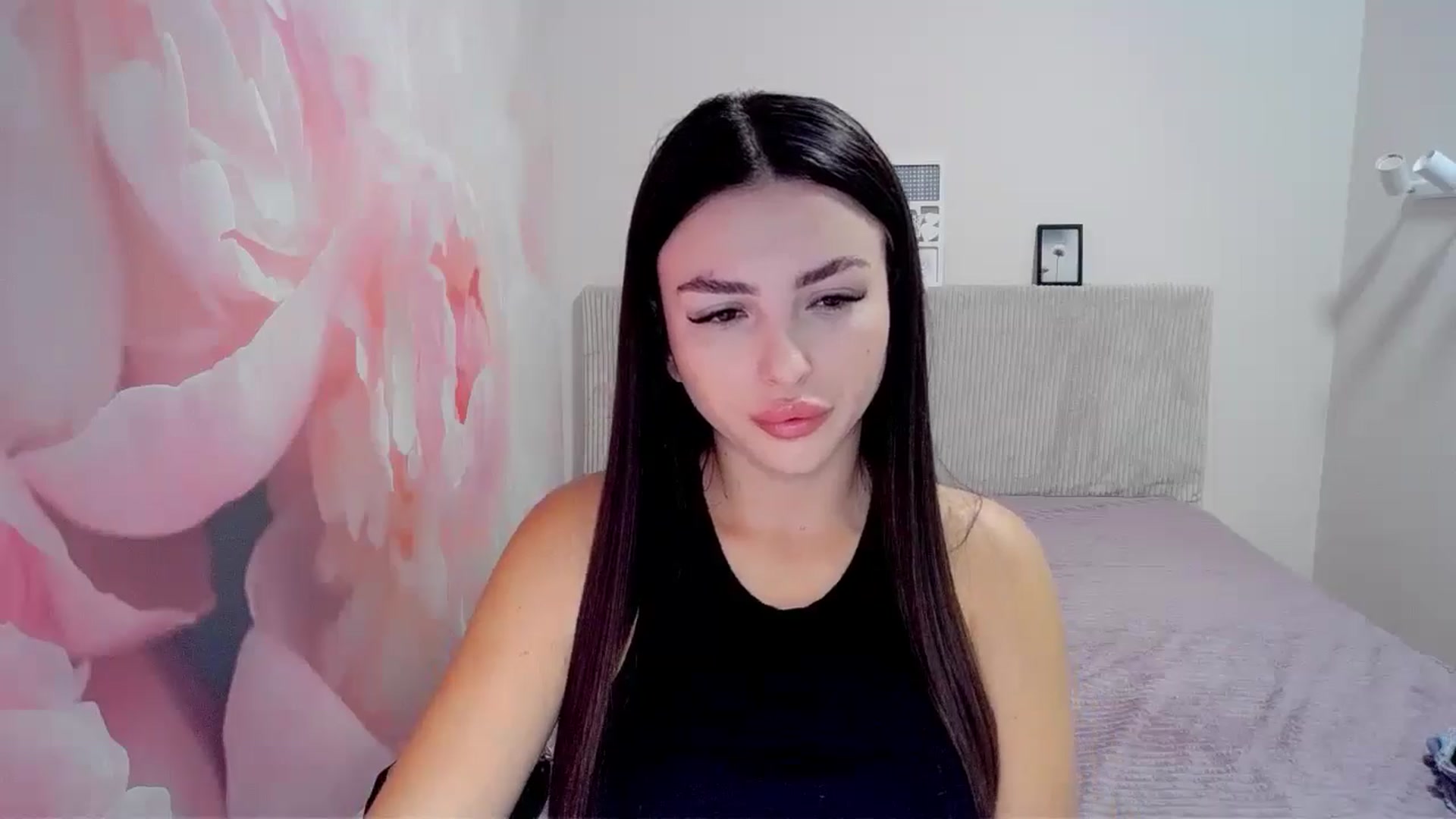 Gallery image thumbnail from Kamila_Rouds's myfreecams stream on, 09/02/2024, 07:12 image 9 of 20