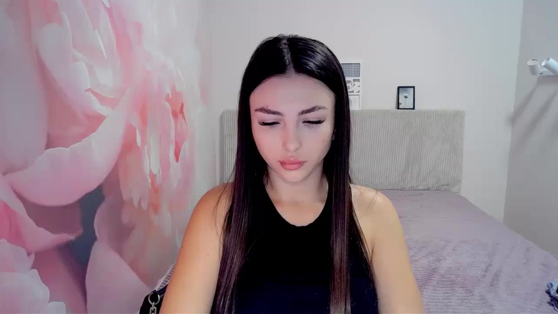 Gallery image thumbnail from Kamila_Rouds's myfreecams stream on, 09/02/2024, 07:12 image 14 of 20