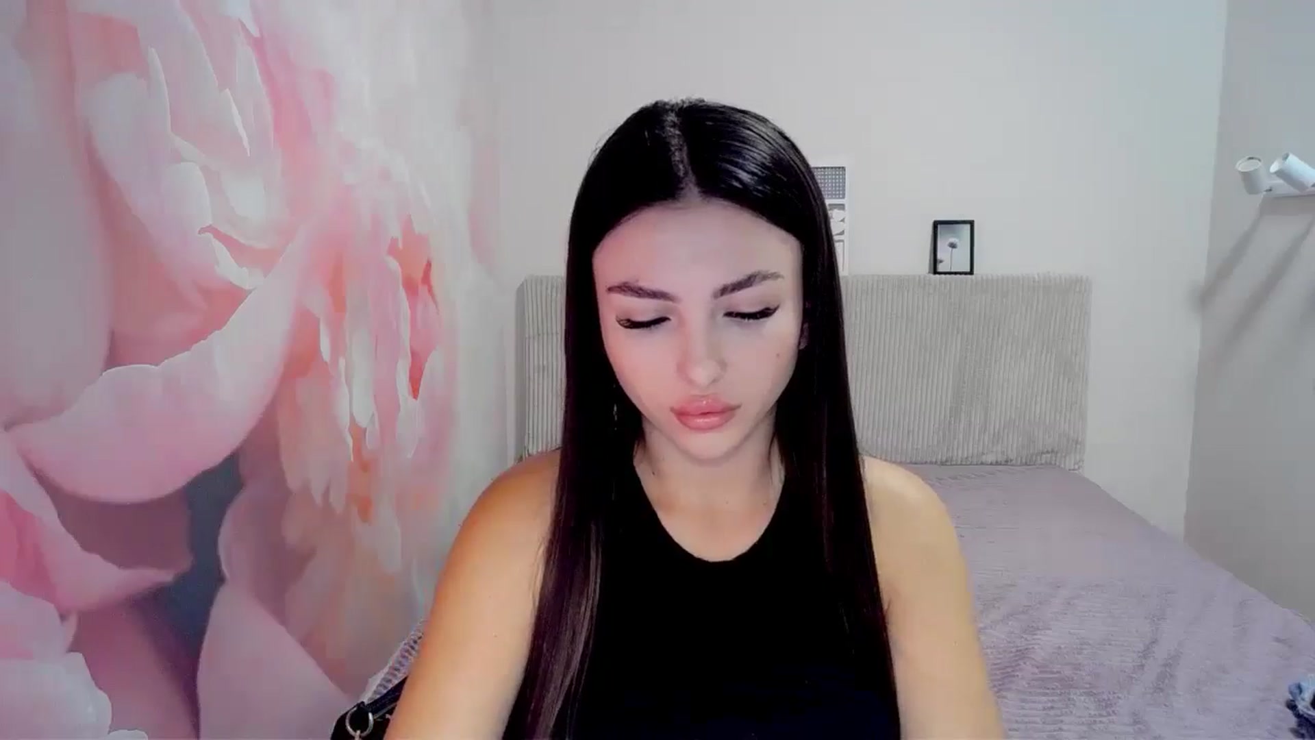 Gallery image thumbnail from Kamila_Rouds's myfreecams stream on, 09/02/2024, 07:12 image 8 of 20