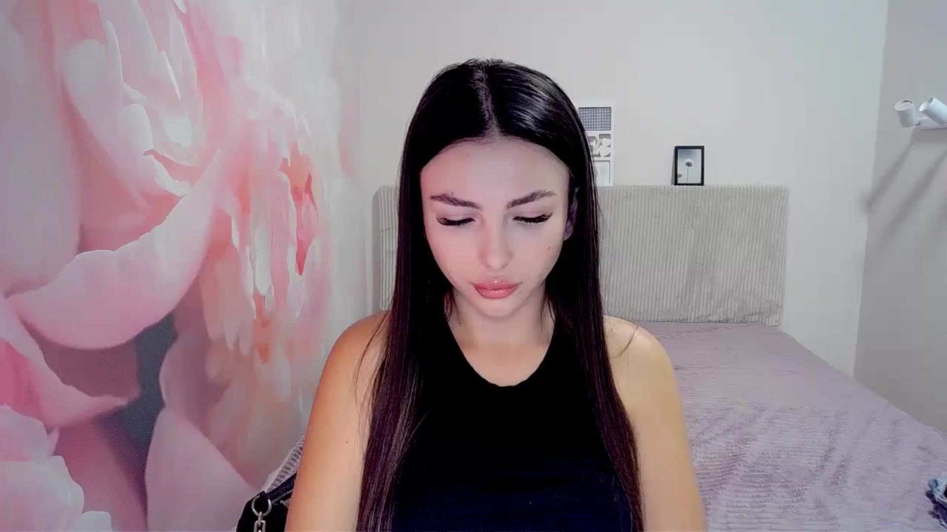 Gallery image thumbnail from Kamila_Rouds's myfreecams stream on, 09/02/2024, 07:12 image 13 of 20