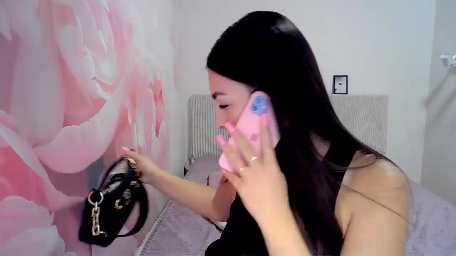 Gallery image thumbnail from Kamila_Rouds's myfreecams stream on, 09/02/2024, 07:12 image 1 of 20