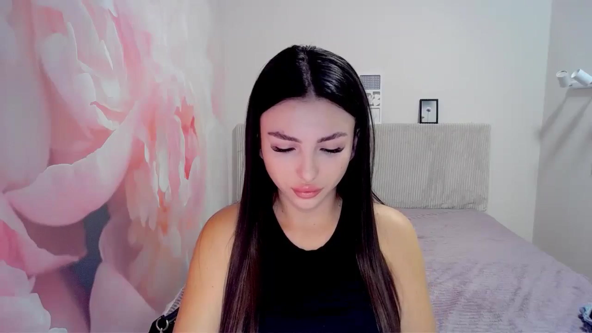 Gallery image thumbnail from Kamila_Rouds's myfreecams stream on, 09/02/2024, 07:12 image 5 of 20