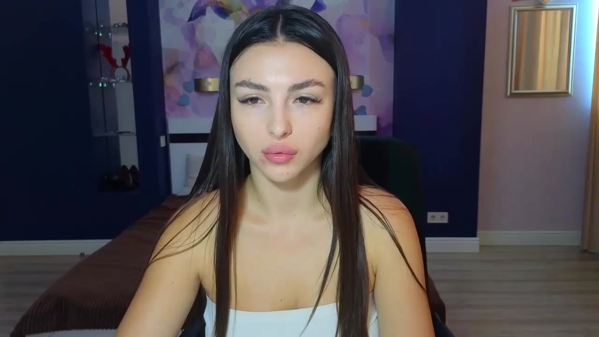Gallery image thumbnail from Kamila_Rouds's myfreecams stream on, 09/10/2024, 08:47 image 5 of 20