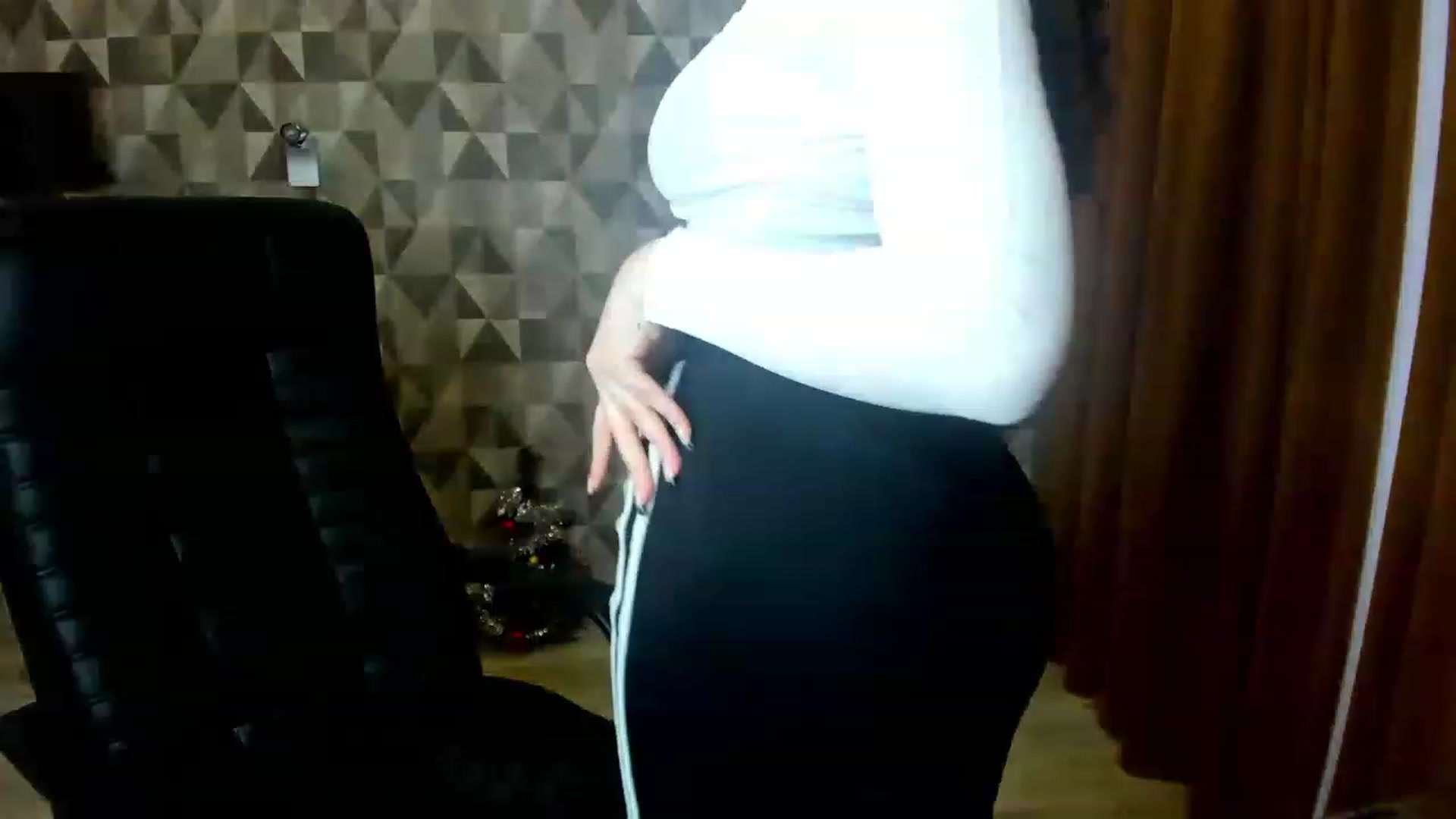 Gallery image thumbnail from Kamila_Swen's myfreecams stream on, 01/28/2023, 11:43 image 7 of 20