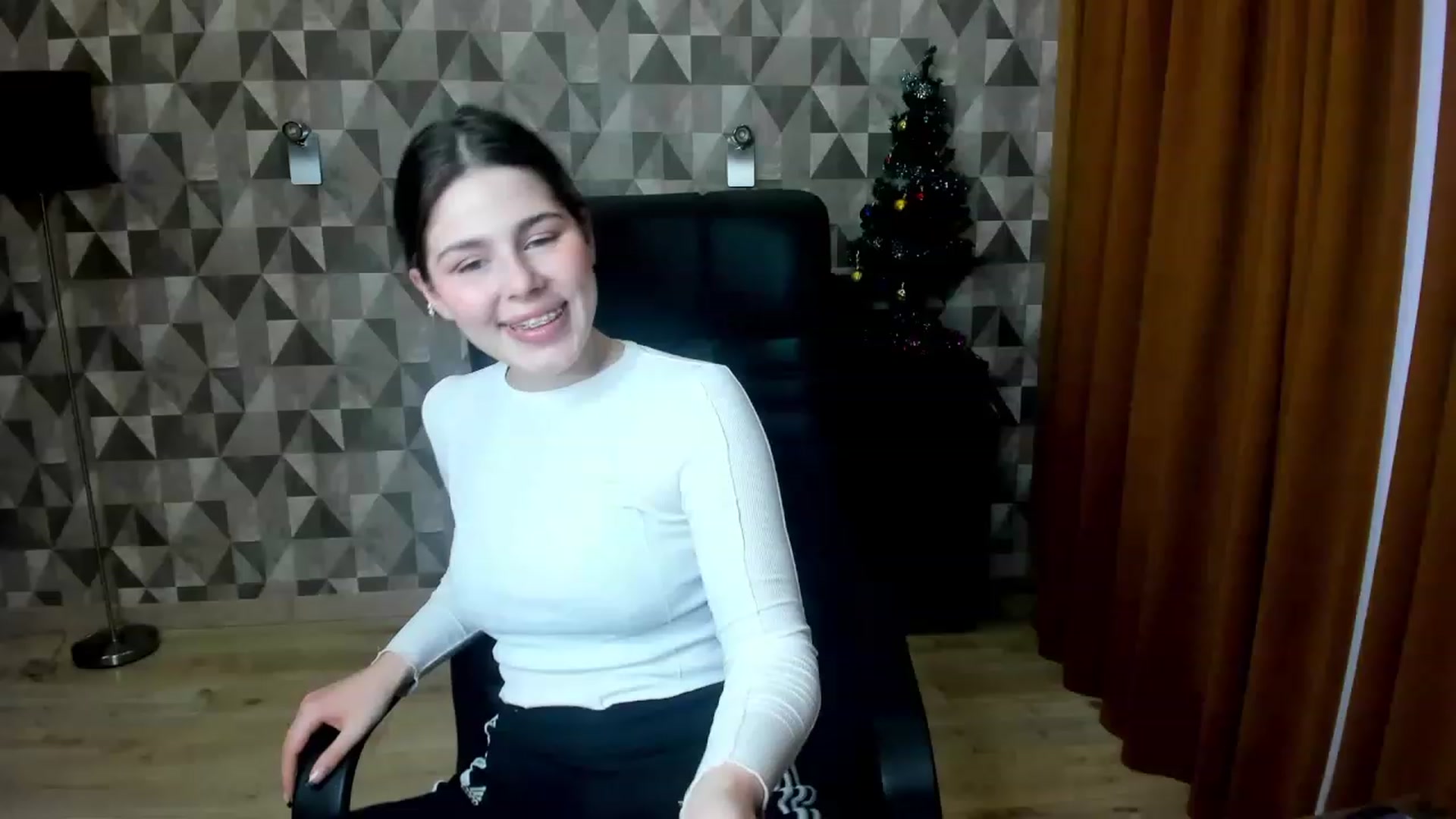 Gallery image thumbnail from Kamila_Swen's myfreecams stream on, 01/28/2023, 11:43 image 20 of 20