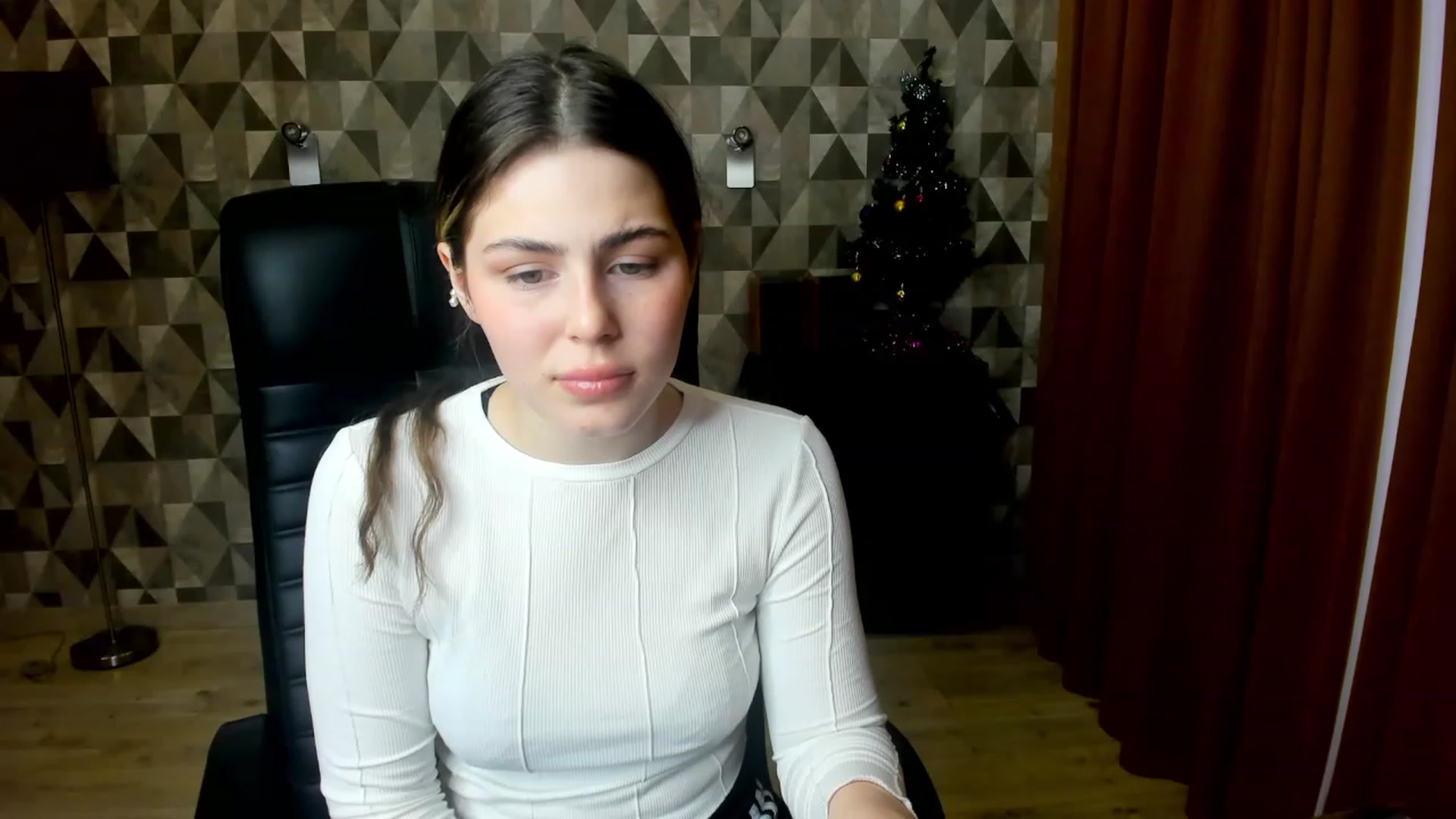 Gallery image thumbnail from Kamila_Swen's myfreecams stream on, 01/28/2023, 11:43 image 12 of 20