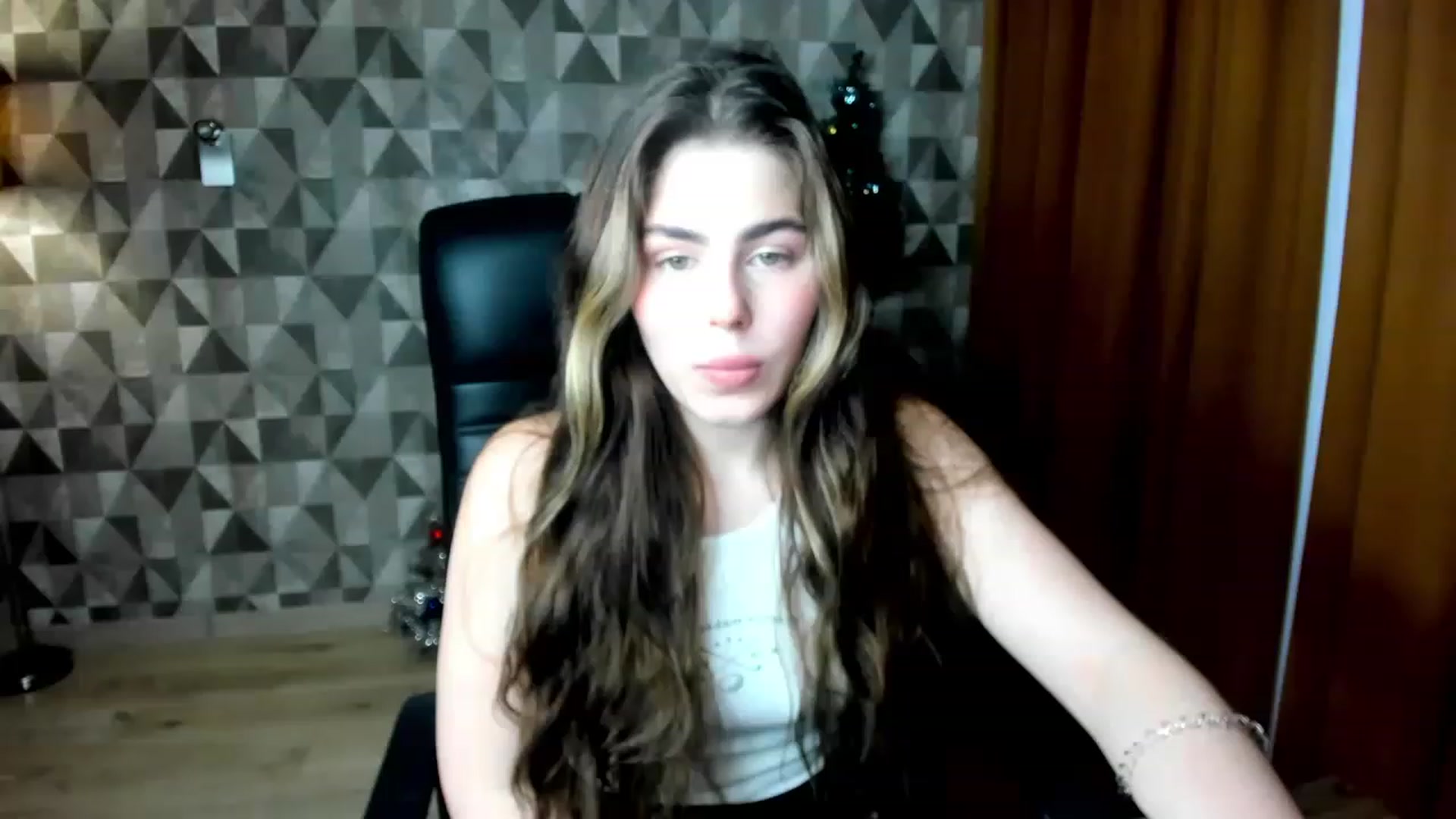 Gallery image thumbnail from Kamila_Swen's myfreecams stream on, 01/29/2023, 12:56 image 15 of 20