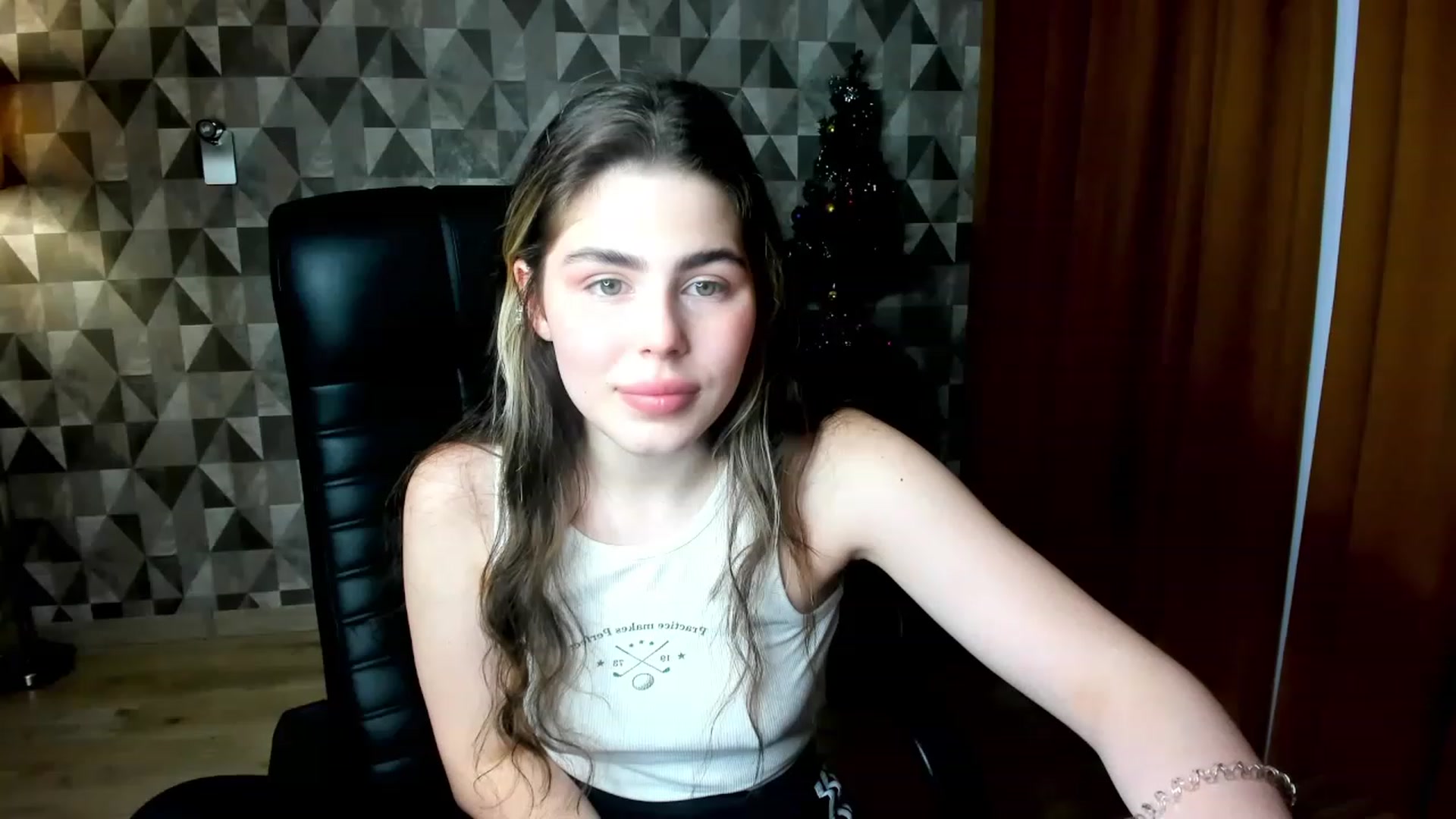 Gallery image thumbnail from Kamila_Swen's myfreecams stream on, 01/29/2023, 12:56 image 19 of 20