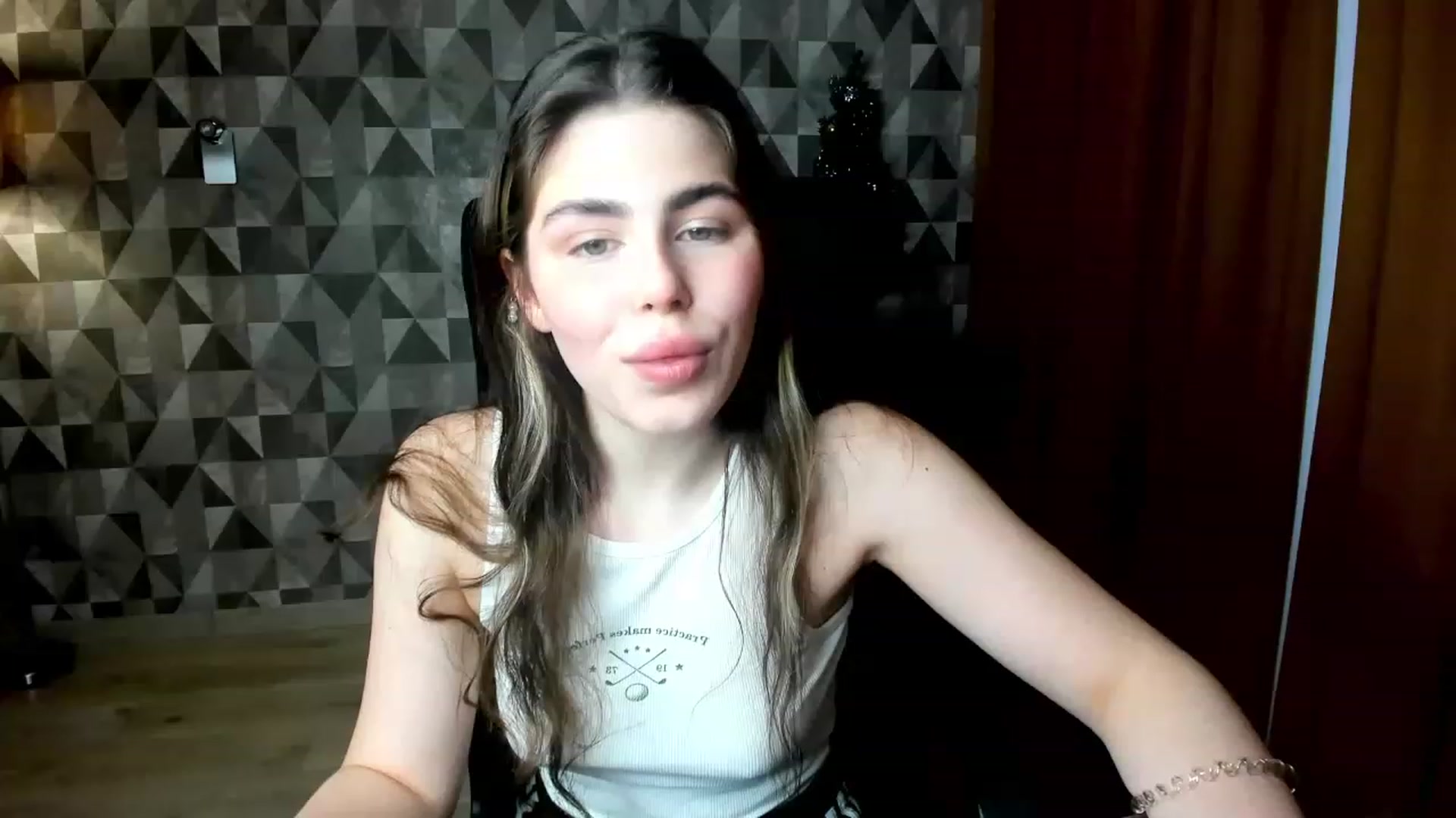 Gallery image thumbnail from Kamila_Swen's myfreecams stream on, 01/29/2023, 12:56 image 17 of 20