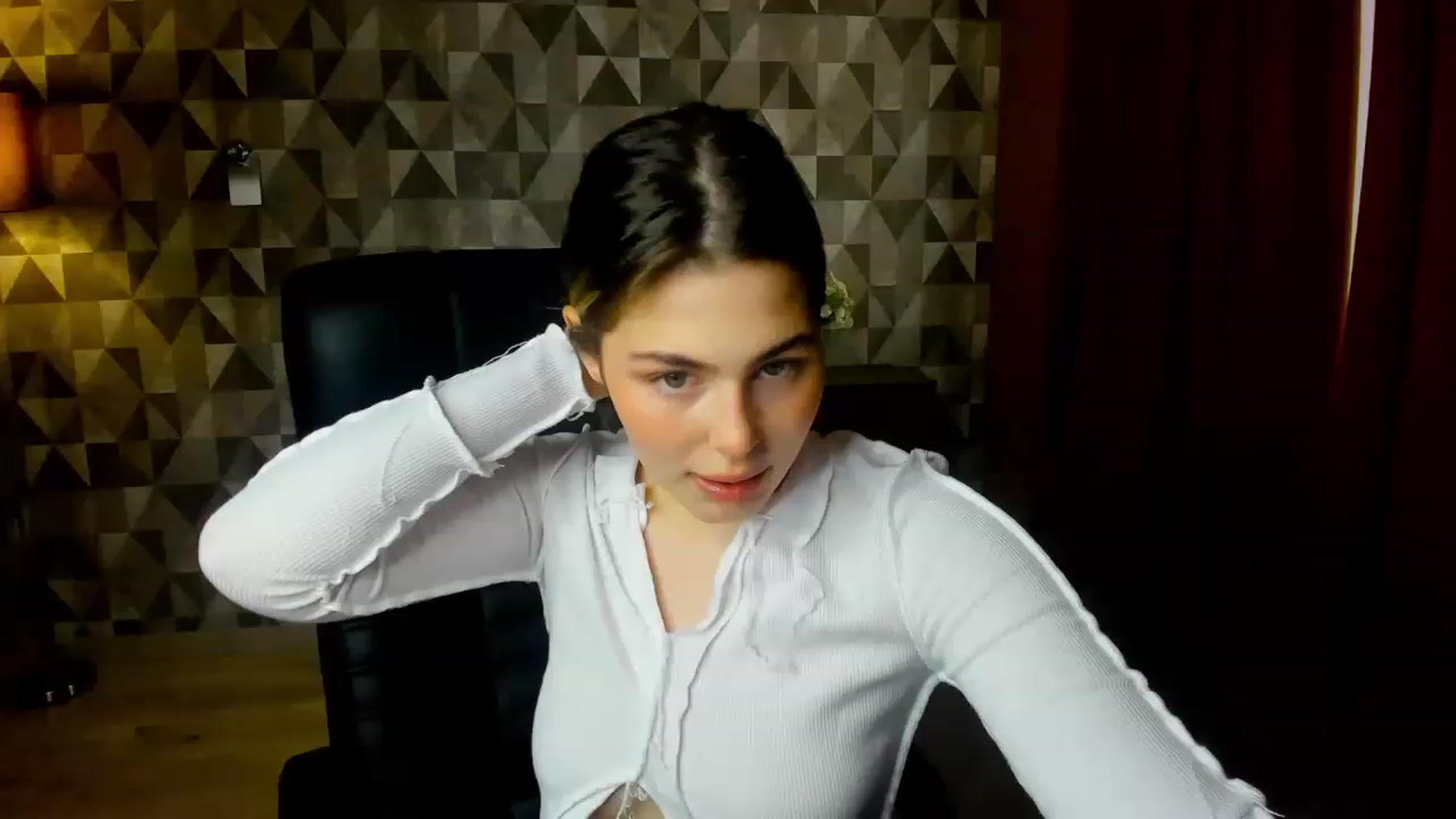 Gallery image thumbnail from Kamila_Swen's myfreecams stream on, 02/02/2023, 09:47 image 8 of 20