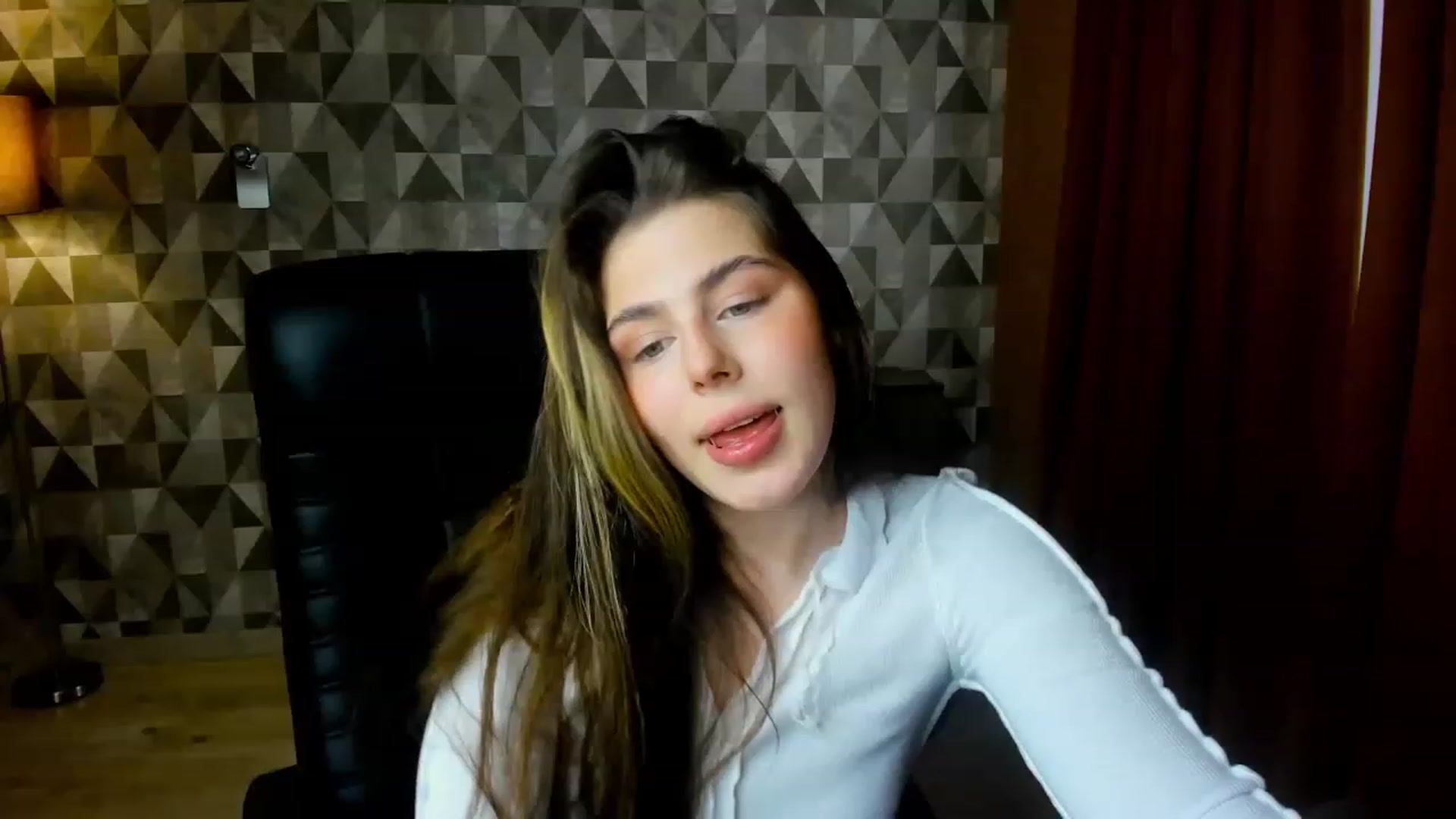 Gallery image thumbnail from Kamila_Swen's myfreecams stream on, 02/02/2023, 09:47 image 4 of 20