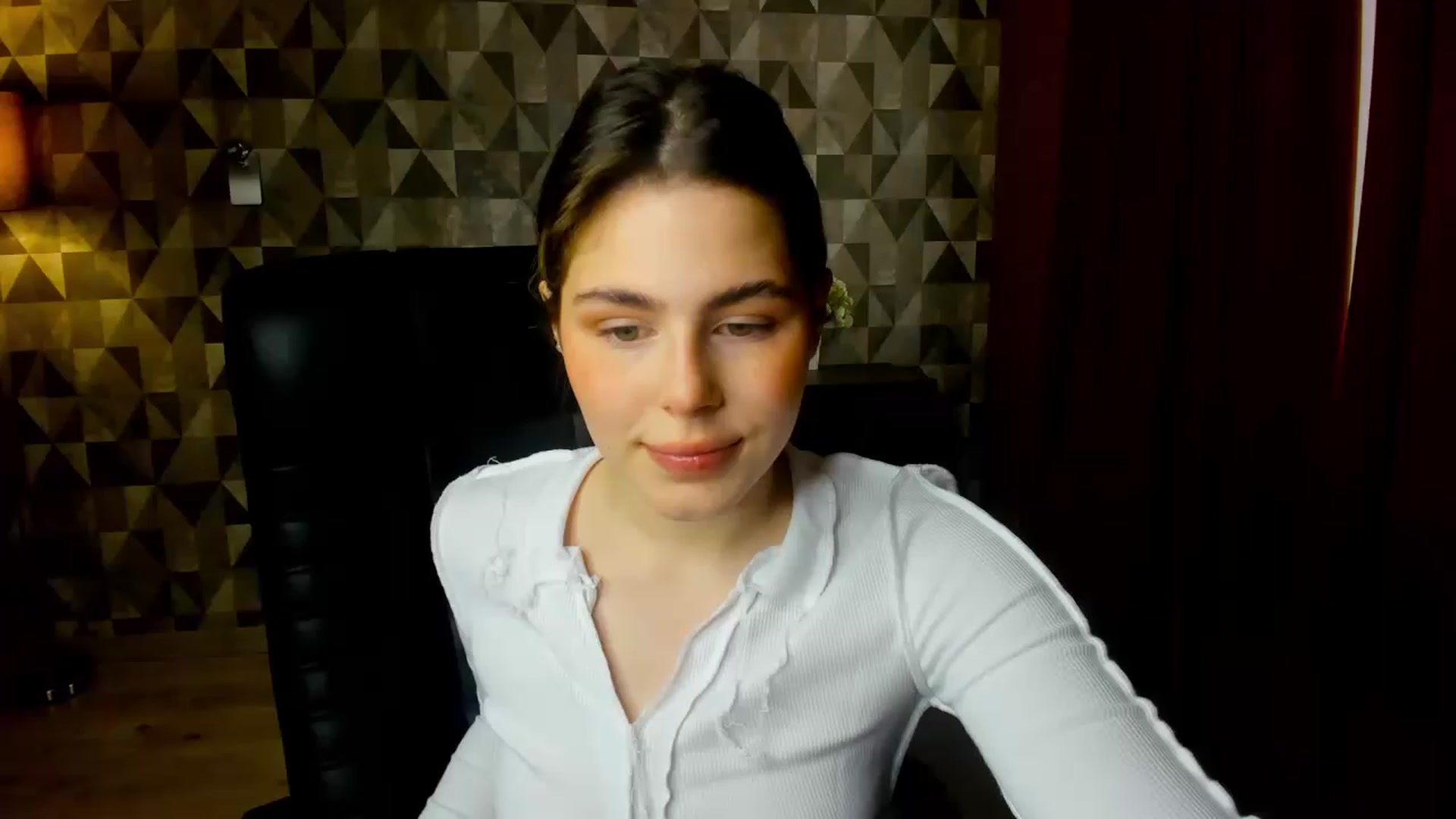 Gallery image thumbnail from Kamila_Swen's myfreecams stream on, 02/02/2023, 09:47 image 13 of 20