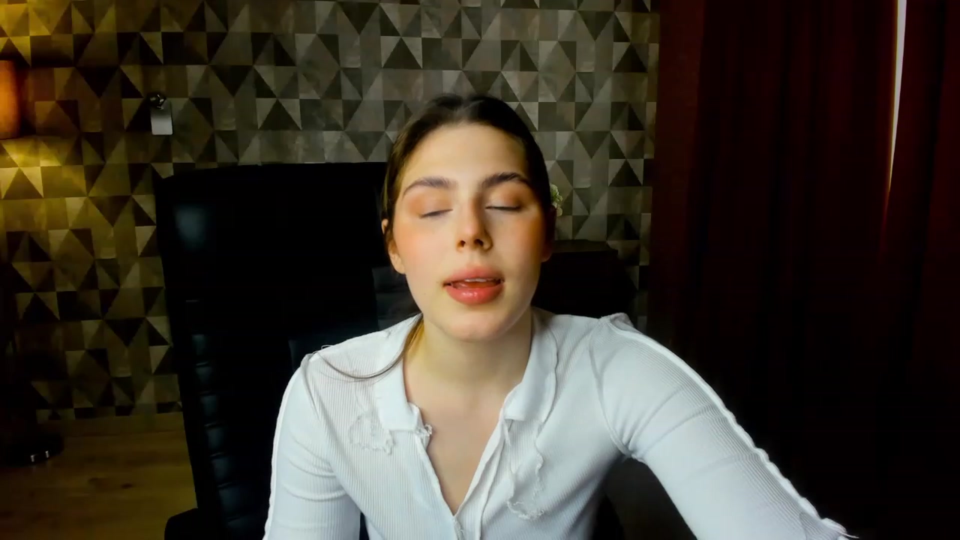 Gallery image thumbnail from Kamila_Swen's myfreecams stream on, 02/02/2023, 09:47 image 10 of 20