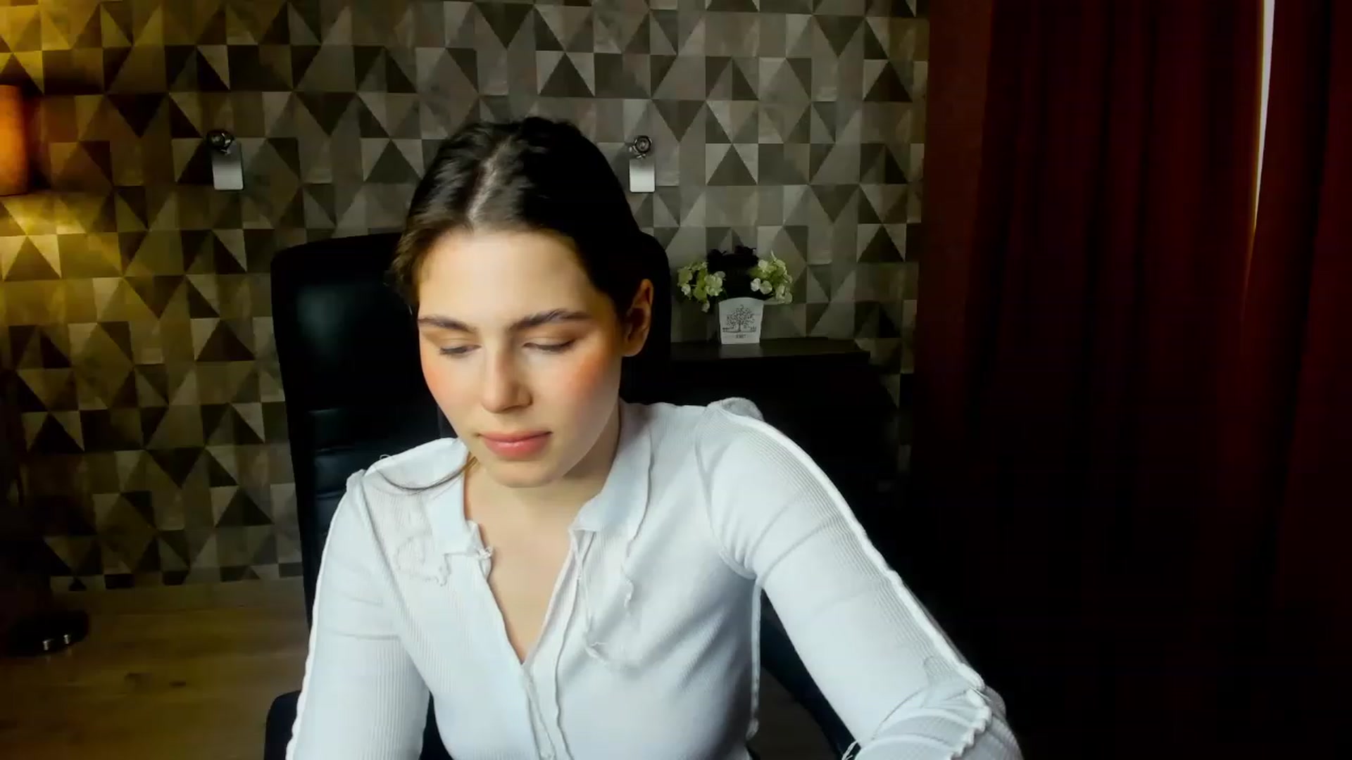 Gallery image thumbnail from Kamila_Swen's myfreecams stream on, 02/02/2023, 09:47 image 11 of 20