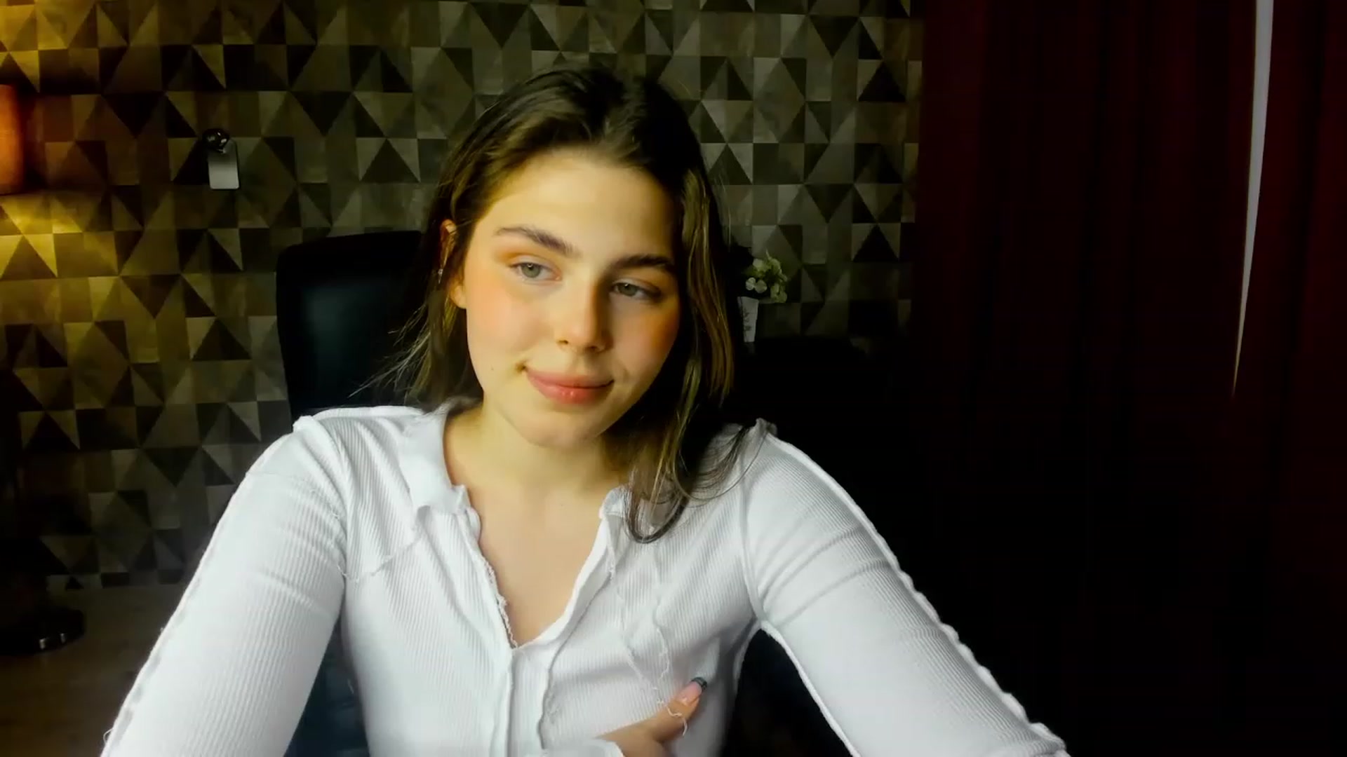 Gallery image thumbnail from Kamila_Swen's myfreecams stream on, 02/02/2023, 11:49 image 19 of 20