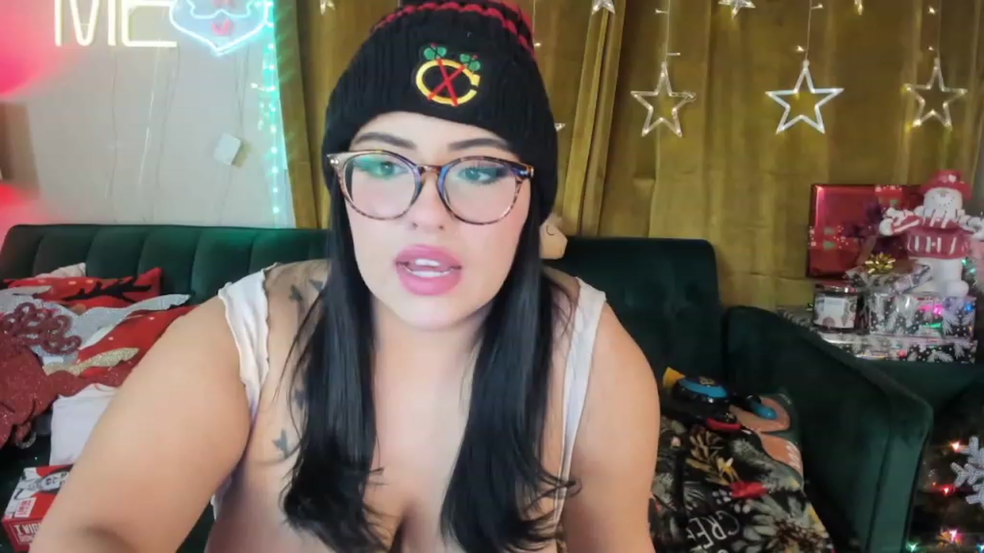 Gallery image thumbnail from Kamila__'s myfreecams stream on, 12/05/2022, 02:09 image 5 of 20