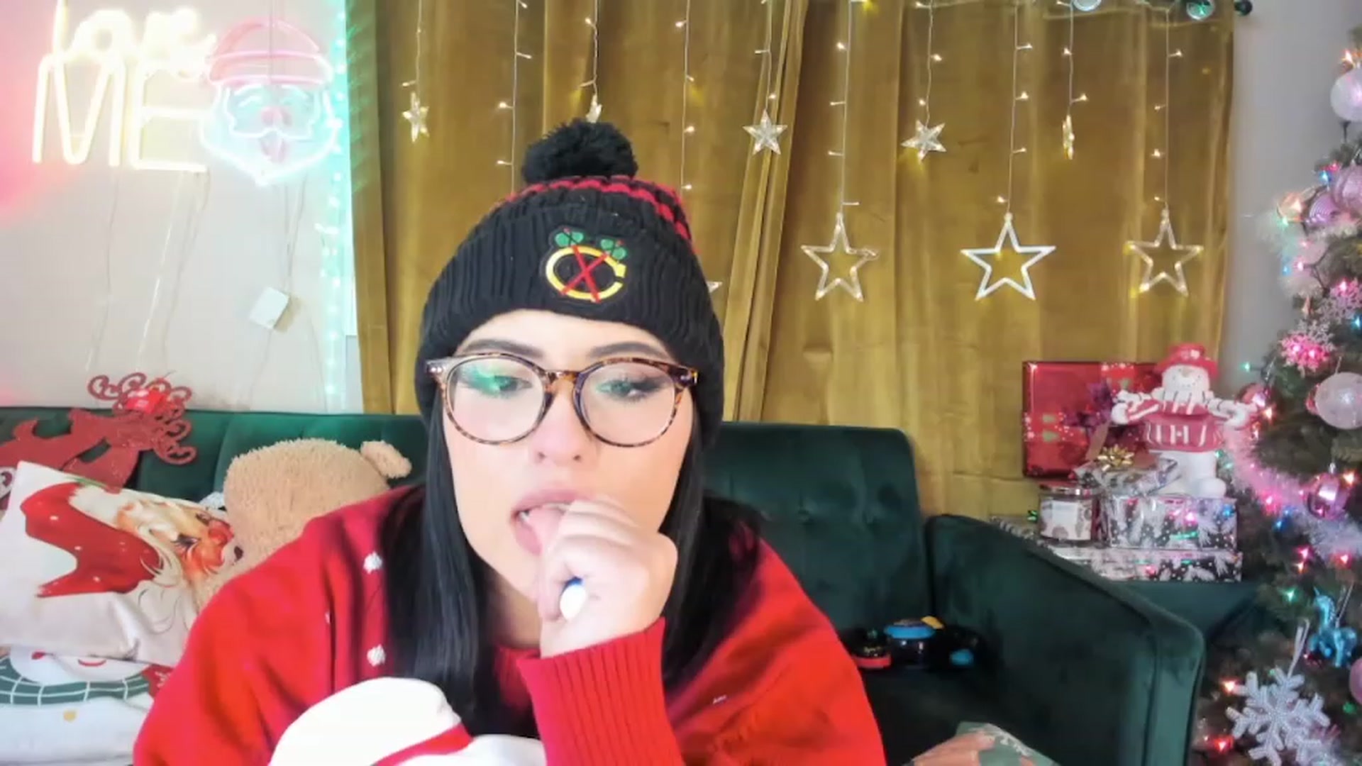 Gallery image thumbnail from Kamila__'s myfreecams stream on, 12/05/2022, 06:07 image 18 of 20